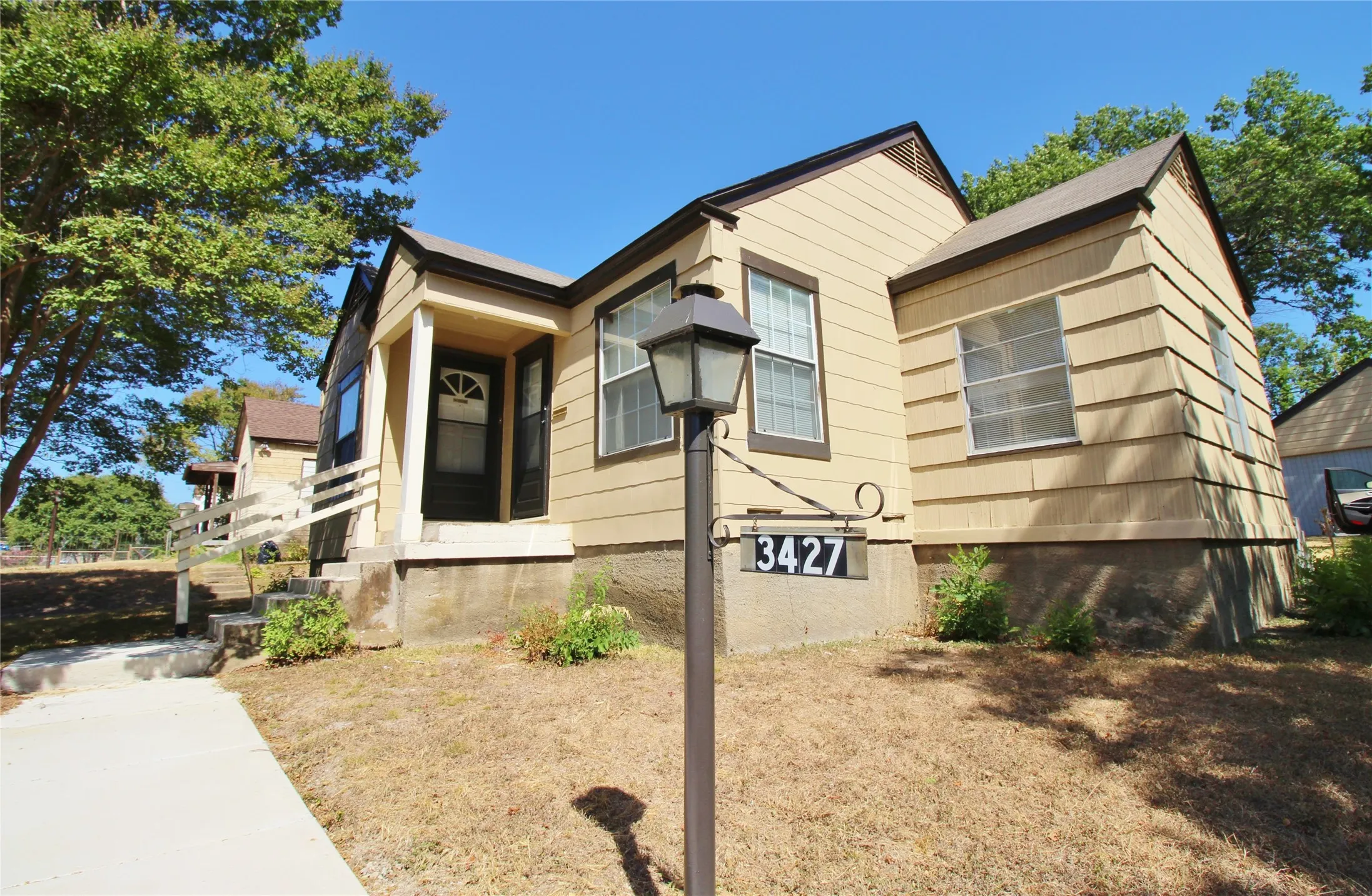 Single Family Residence For Rent in Dallas County , 3427 Kinmore Street, Dallas, Texas 75223, 2 Bedroom, 1 Bathroom, Garage spaces, 1,262 Sqft, built in 1940, mls#21359263, Real Estate Agent in Dallas, Homes For Rent in Dallas county, Homes For Rent in Dallas, Realtor in Dallas Texas, Real Estate Brokerage Independent Realty Texas, Luminita Cordes Realtor
