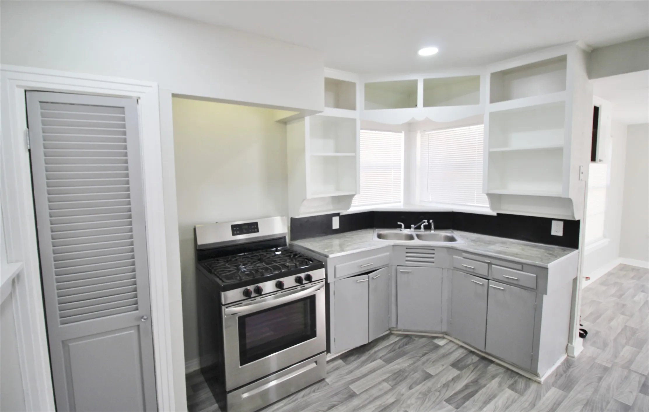 Single Family Residence For Rent in Dallas County , 3427 Kinmore Street, Dallas, Texas 75223, 2 Bedroom, 1 Bathroom, Garage spaces, 1,262 Sqft, built in 1940, mls#21359263, Real Estate Agent in Dallas, Homes For Rent in Dallas county, Homes For Rent in Dallas, Realtor in Dallas Texas, Real Estate Brokerage Independent Realty Texas, Luminita Cordes Realtor