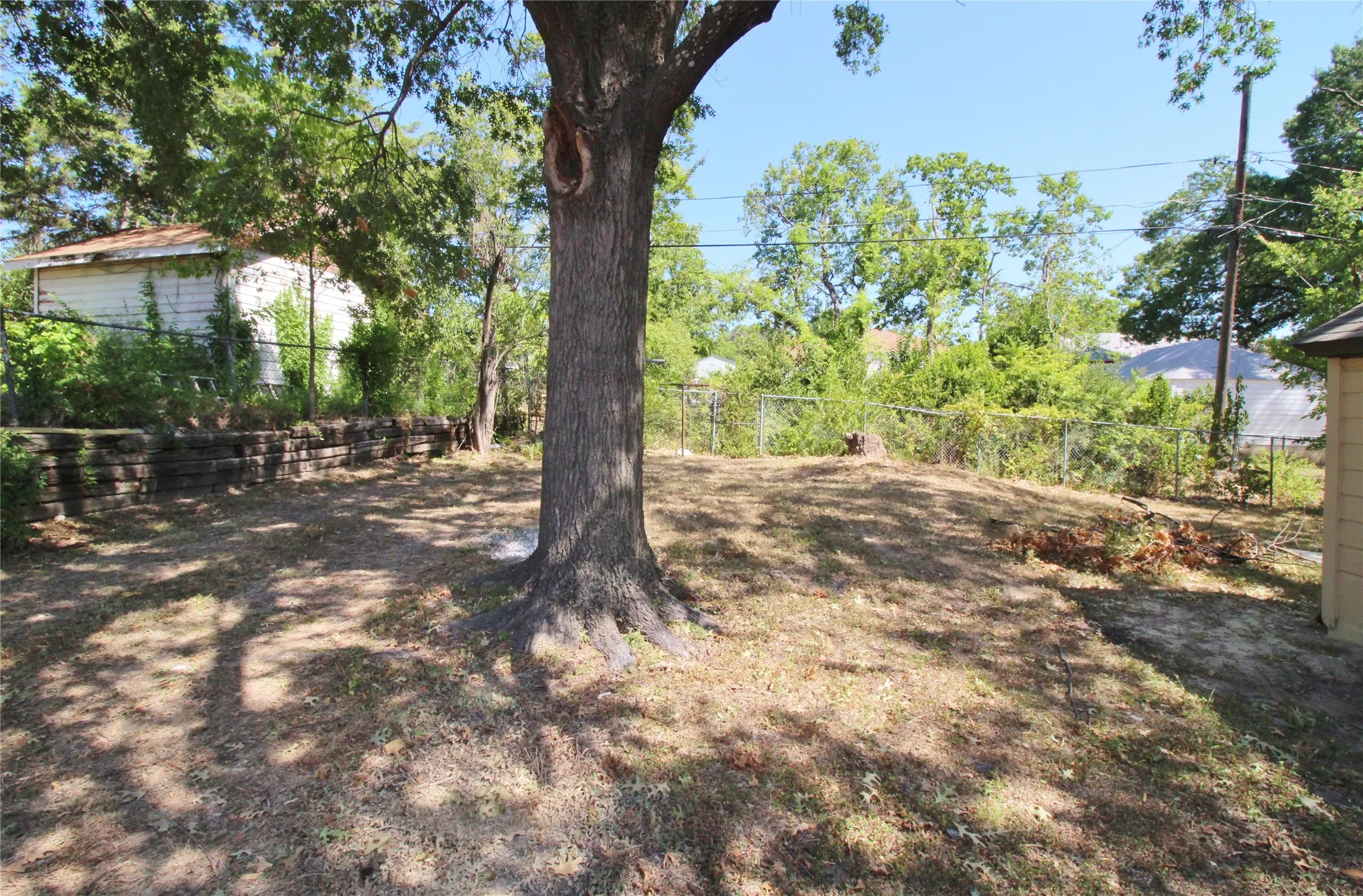 Single Family Residence For Rent in Dallas County , 3427 Kinmore Street, Dallas, Texas 75223, 2 Bedroom, 1 Bathroom, Garage spaces, 1,262 Sqft, built in 1940, mls#21359263, Real Estate Agent in Dallas, Homes For Rent in Dallas county, Homes For Rent in Dallas, Realtor in Dallas Texas, Real Estate Brokerage Independent Realty Texas, Luminita Cordes Realtor