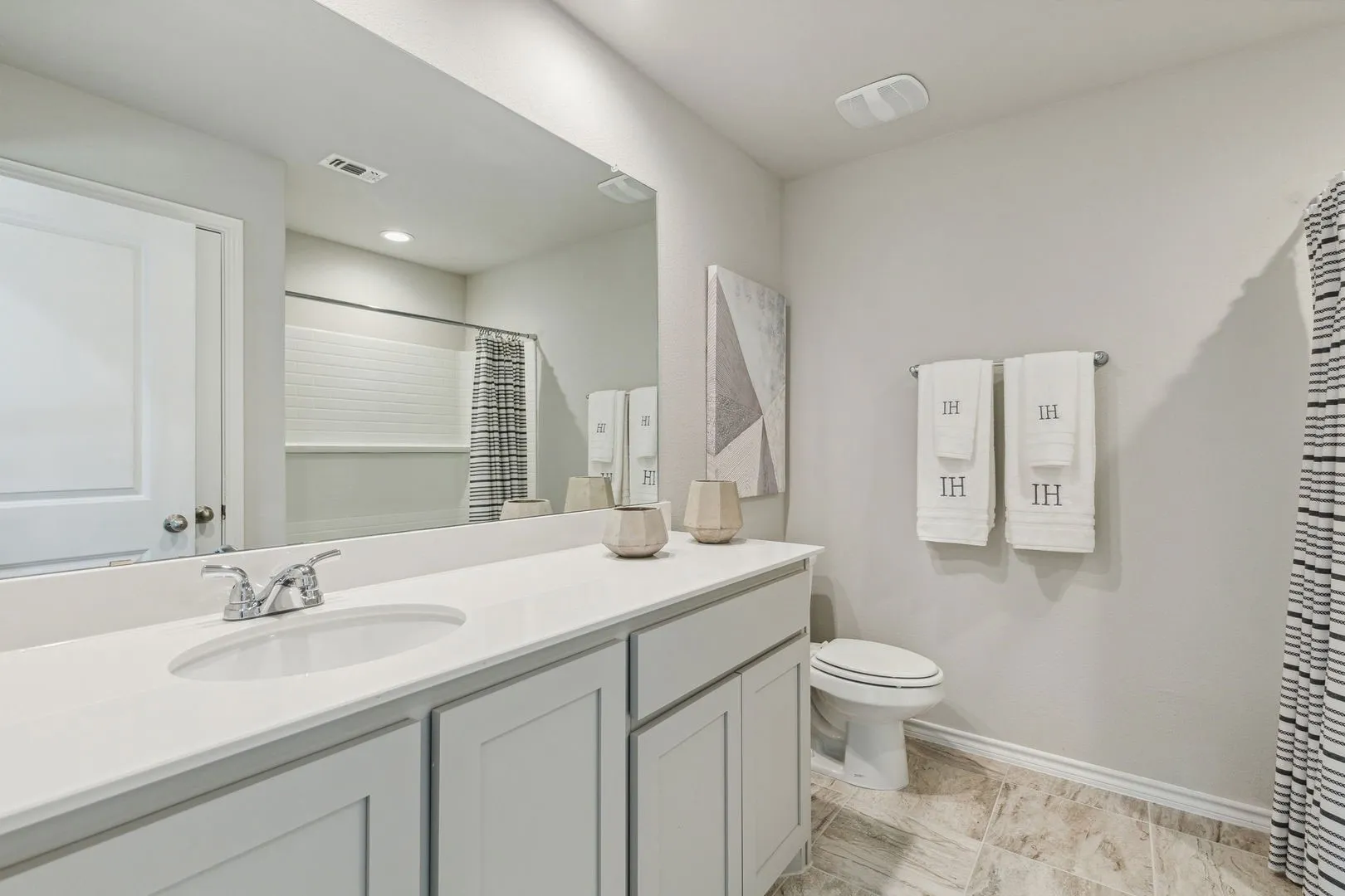 HRT - Model - 3904 Hometown Boulevard - K2455 - Lockhart - Secondary Bath
