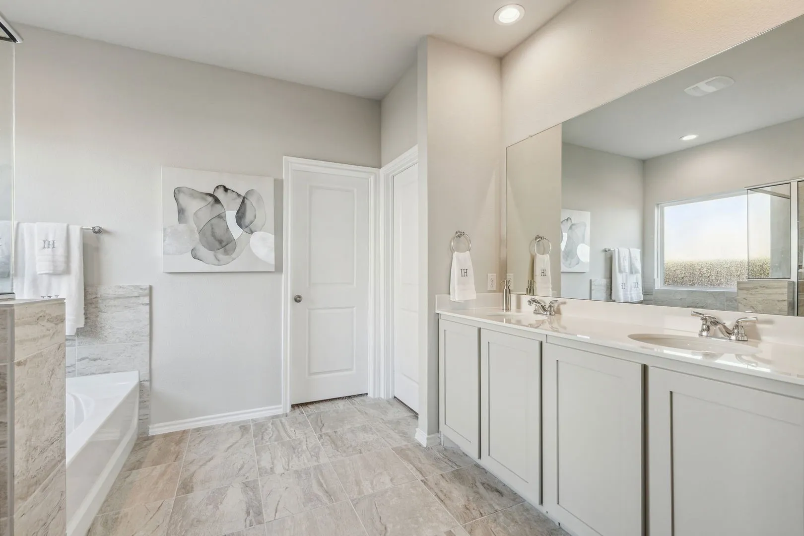 HRT - Model - 3904 Hometown Boulevard - K2455 - Lockhart - Primary Bath - 01