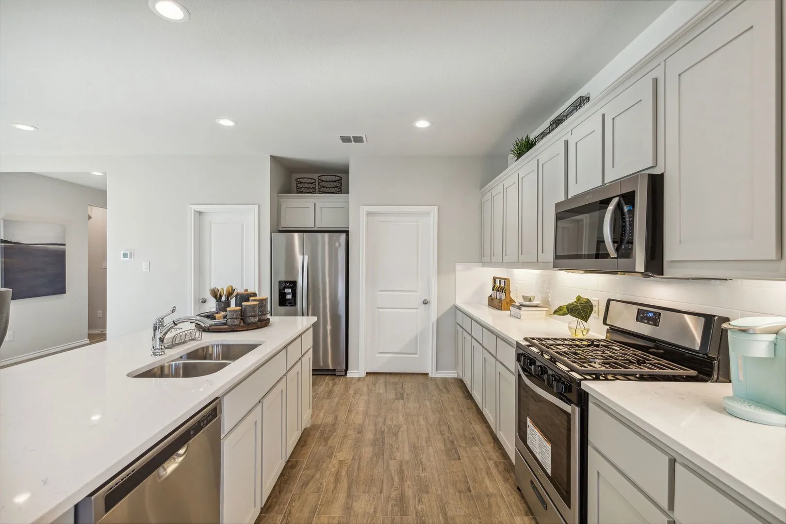HRT - Model - 3904 Hometown Boulevard - K2455 - Lockhart - Kitchen - 03