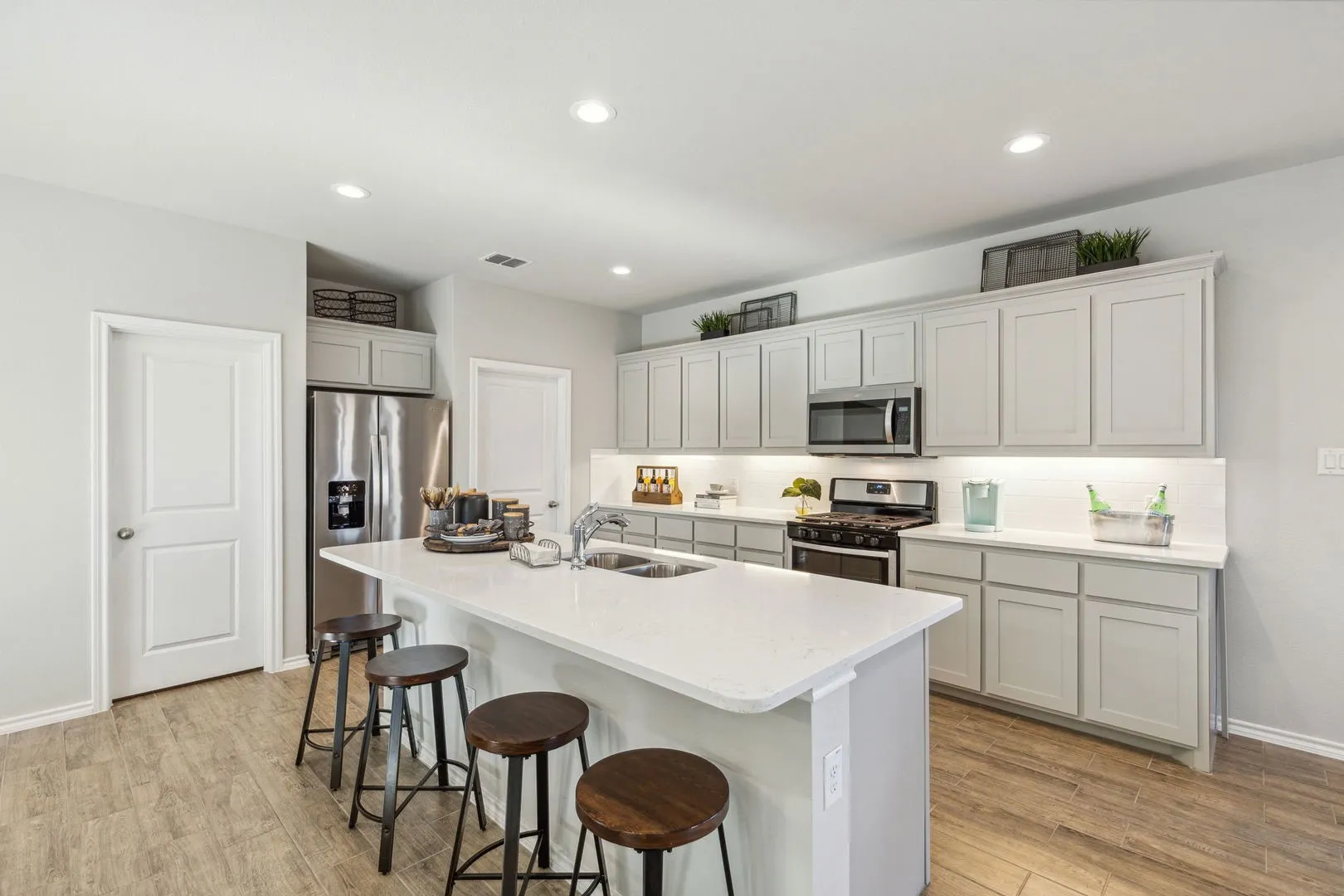 HRT - Model - 3904 Hometown Boulevard - K2455 - Lockhart - Kitchen - 01