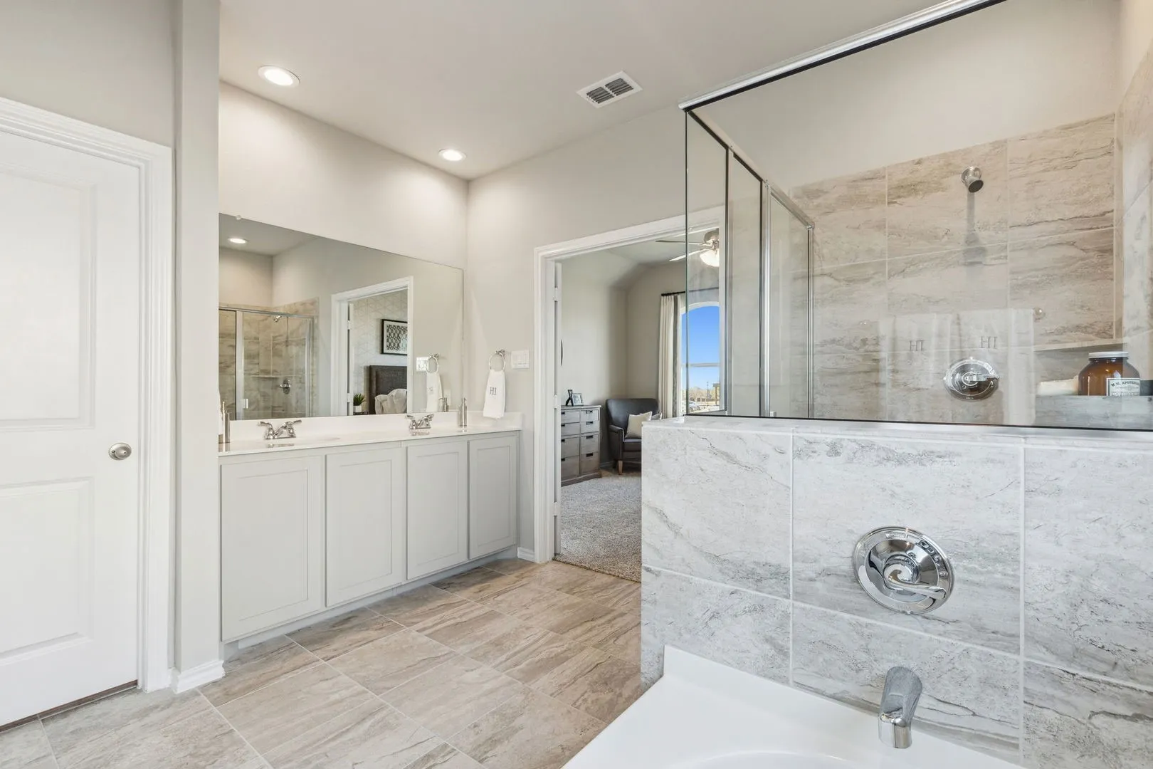 HRT - Model - 3904 Hometown Boulevard - K2455 - Lockhart - Primary Bath - 03