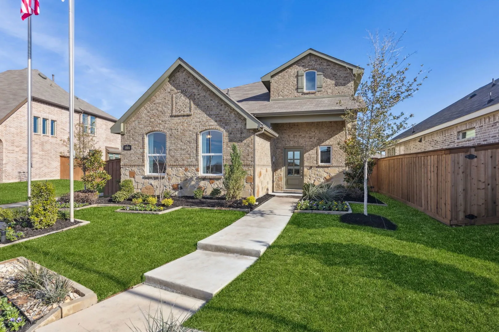 HRT - Model - 3904 Hometown Boulevard - K2455 - Lockhart - Front - 01