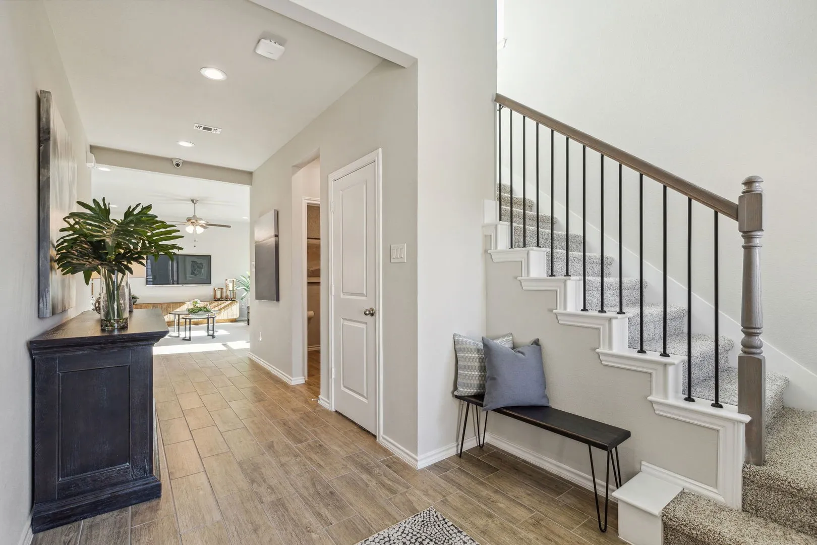 HRT - Model - 3904 Hometown Boulevard - K2455 - Lockhart - Entry