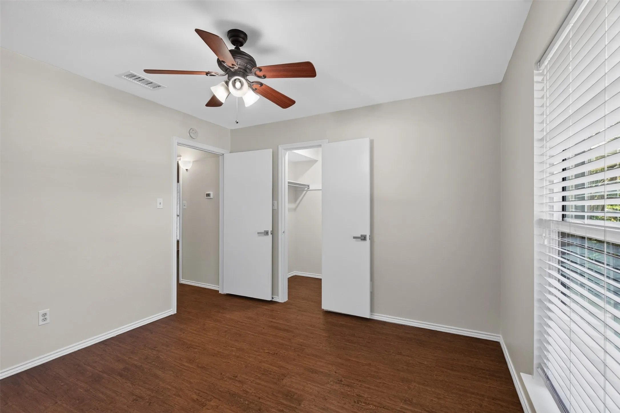 Single Family Residence For Sale in Denton County , 2146 Robin Road, Lewisville, Texas 75077, 3 Bedroom, 2 Bathroom, 2 Garage spaces, 1,579 Sqft, built in 1981, mls#21350964, Real Estate Agent in Lewisville, Homes For Sale in Denton county, Homes For Sale in Lewisville, Realtor in Lewisville Texas, Real Estate Brokerage Independent Realty Texas, Luminita Cordes Realtor