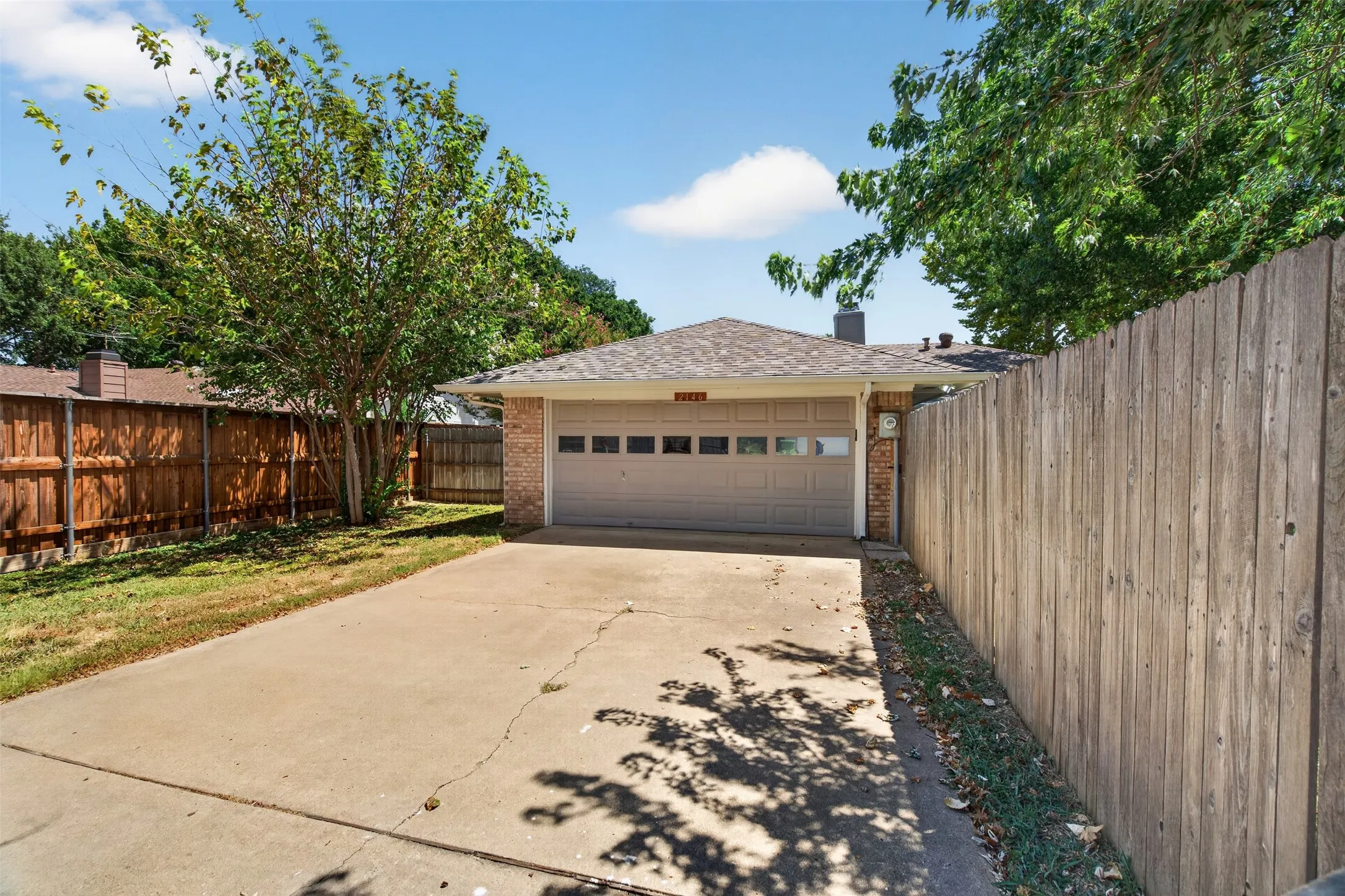 Single Family Residence For Sale in Denton County , 2146 Robin Road, Lewisville, Texas 75077, 3 Bedroom, 2 Bathroom, 2 Garage spaces, 1,579 Sqft, built in 1981, mls#21350964, Real Estate Agent in Lewisville, Homes For Sale in Denton county, Homes For Sale in Lewisville, Realtor in Lewisville Texas, Real Estate Brokerage Independent Realty Texas, Luminita Cordes Realtor