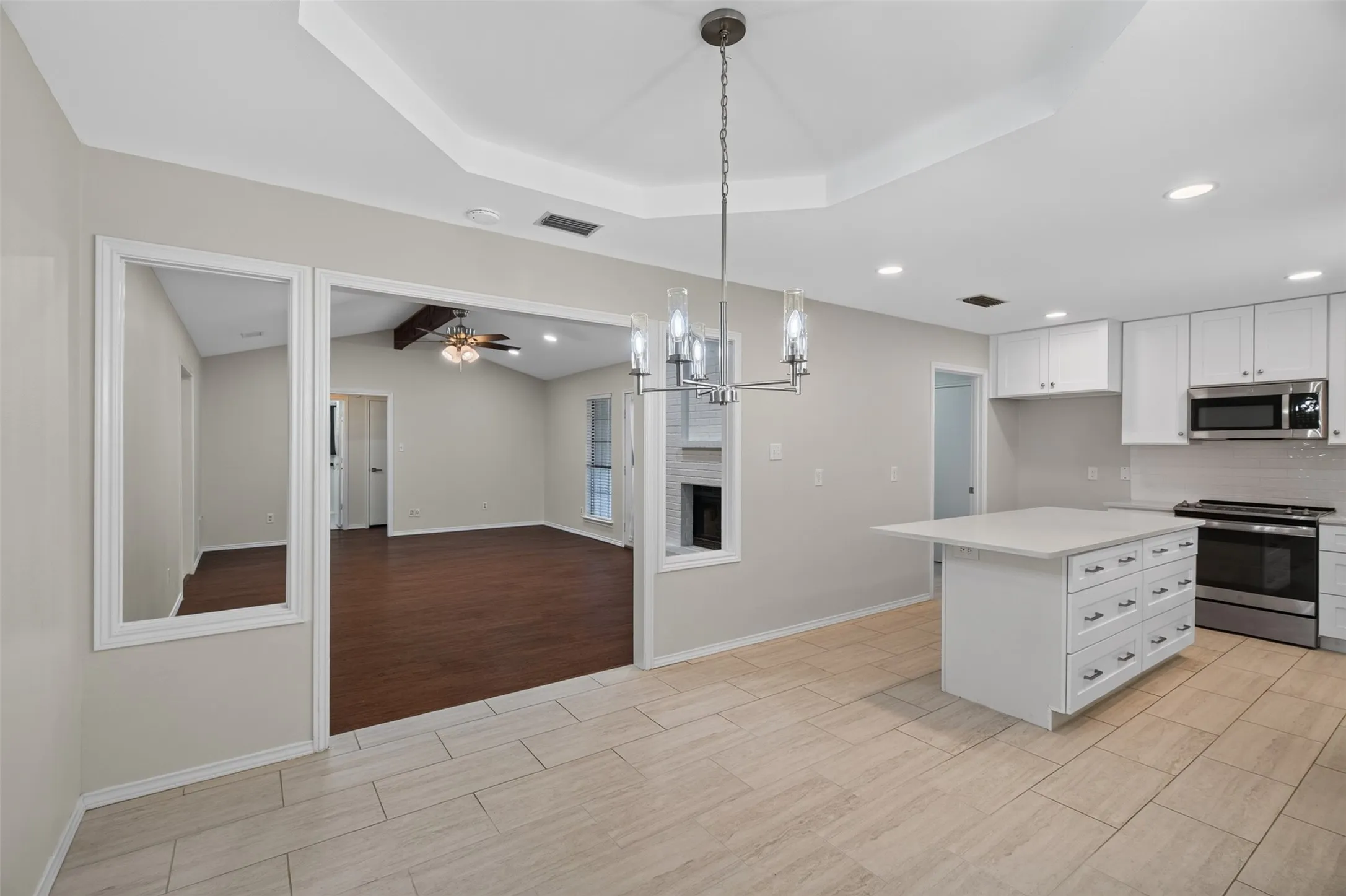 Single Family Residence For Sale in Denton County , 2146 Robin Road, Lewisville, Texas 75077, 3 Bedroom, 2 Bathroom, 2 Garage spaces, 1,579 Sqft, built in 1981, mls#21350964, Real Estate Agent in Lewisville, Homes For Sale in Denton county, Homes For Sale in Lewisville, Realtor in Lewisville Texas, Real Estate Brokerage Independent Realty Texas, Luminita Cordes Realtor