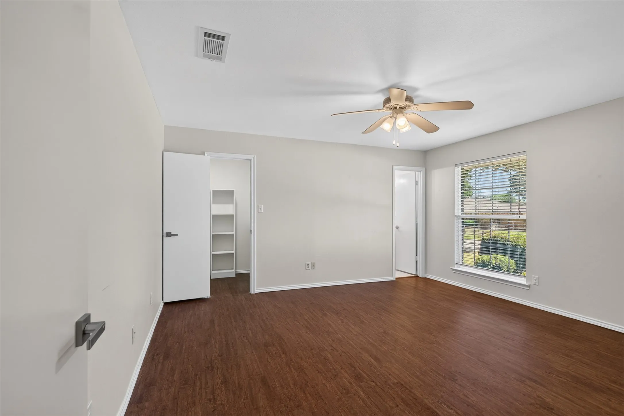 Single Family Residence For Sale in Denton County , 2146 Robin Road, Lewisville, Texas 75077, 3 Bedroom, 2 Bathroom, 2 Garage spaces, 1,579 Sqft, built in 1981, mls#21350964, Real Estate Agent in Lewisville, Homes For Sale in Denton county, Homes For Sale in Lewisville, Realtor in Lewisville Texas, Real Estate Brokerage Independent Realty Texas, Luminita Cordes Realtor