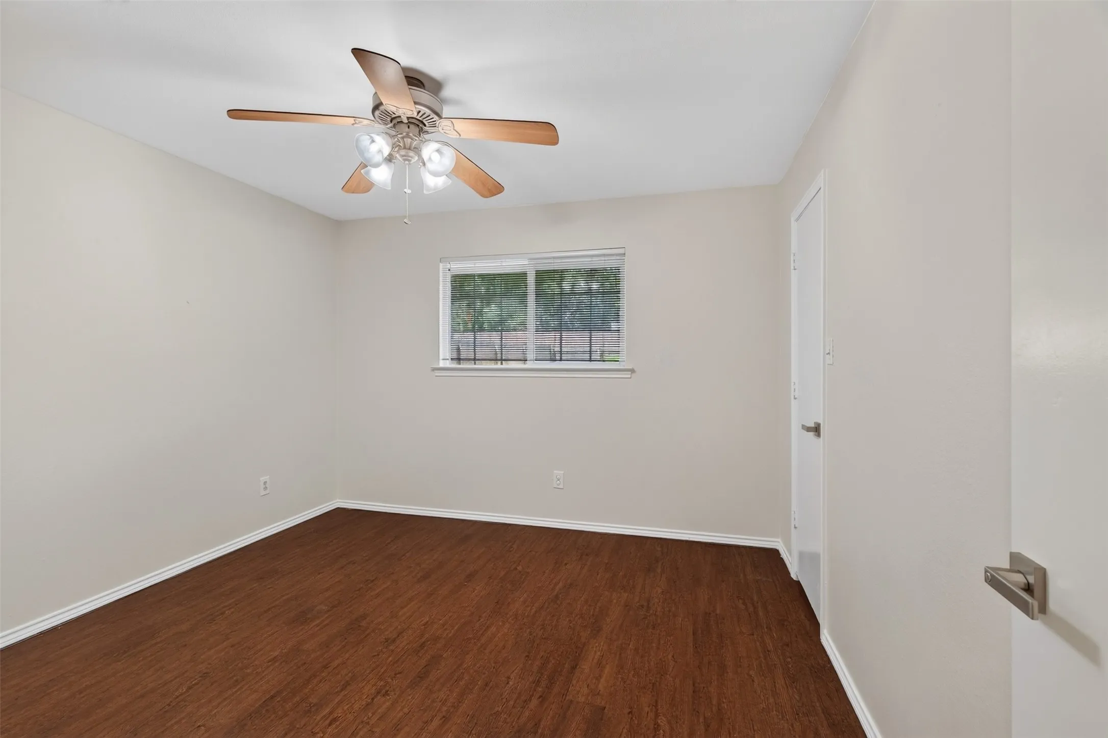 Single Family Residence For Sale in Denton County , 2146 Robin Road, Lewisville, Texas 75077, 3 Bedroom, 2 Bathroom, 2 Garage spaces, 1,579 Sqft, built in 1981, mls#21350964, Real Estate Agent in Lewisville, Homes For Sale in Denton county, Homes For Sale in Lewisville, Realtor in Lewisville Texas, Real Estate Brokerage Independent Realty Texas, Luminita Cordes Realtor