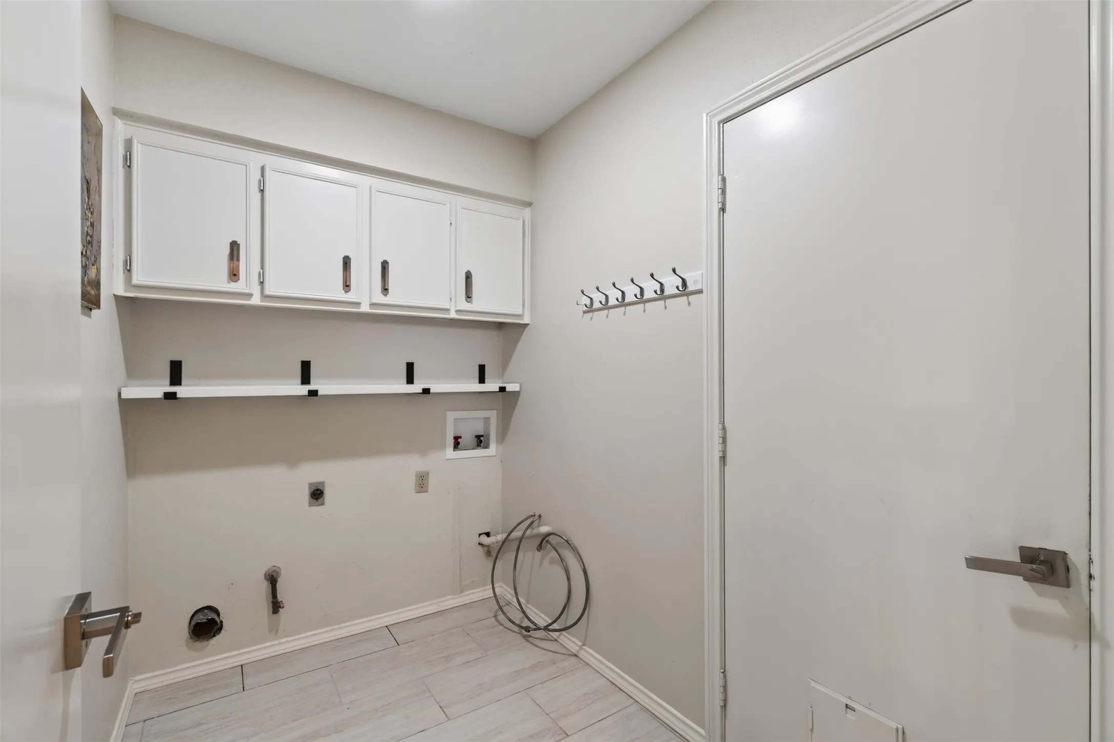 Single Family Residence For Sale in Denton County , 2146 Robin Road, Lewisville, Texas 75077, 3 Bedroom, 2 Bathroom, 2 Garage spaces, 1,579 Sqft, built in 1981, mls#21350964, Real Estate Agent in Lewisville, Homes For Sale in Denton county, Homes For Sale in Lewisville, Realtor in Lewisville Texas, Real Estate Brokerage Independent Realty Texas, Luminita Cordes Realtor