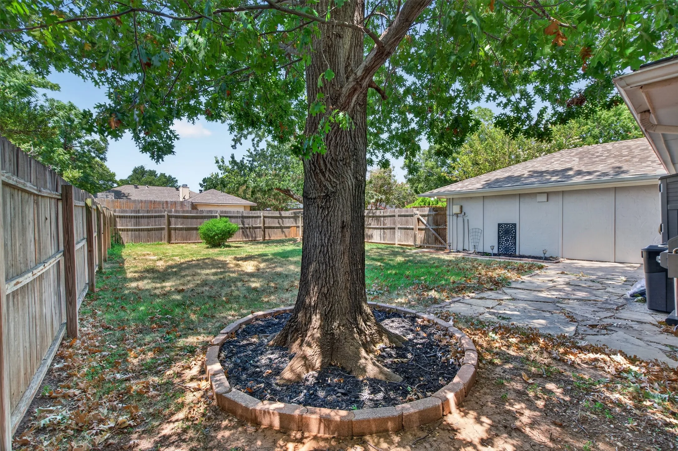 Single Family Residence For Sale in Denton County , 2146 Robin Road, Lewisville, Texas 75077, 3 Bedroom, 2 Bathroom, 2 Garage spaces, 1,579 Sqft, built in 1981, mls#21350964, Real Estate Agent in Lewisville, Homes For Sale in Denton county, Homes For Sale in Lewisville, Realtor in Lewisville Texas, Real Estate Brokerage Independent Realty Texas, Luminita Cordes Realtor