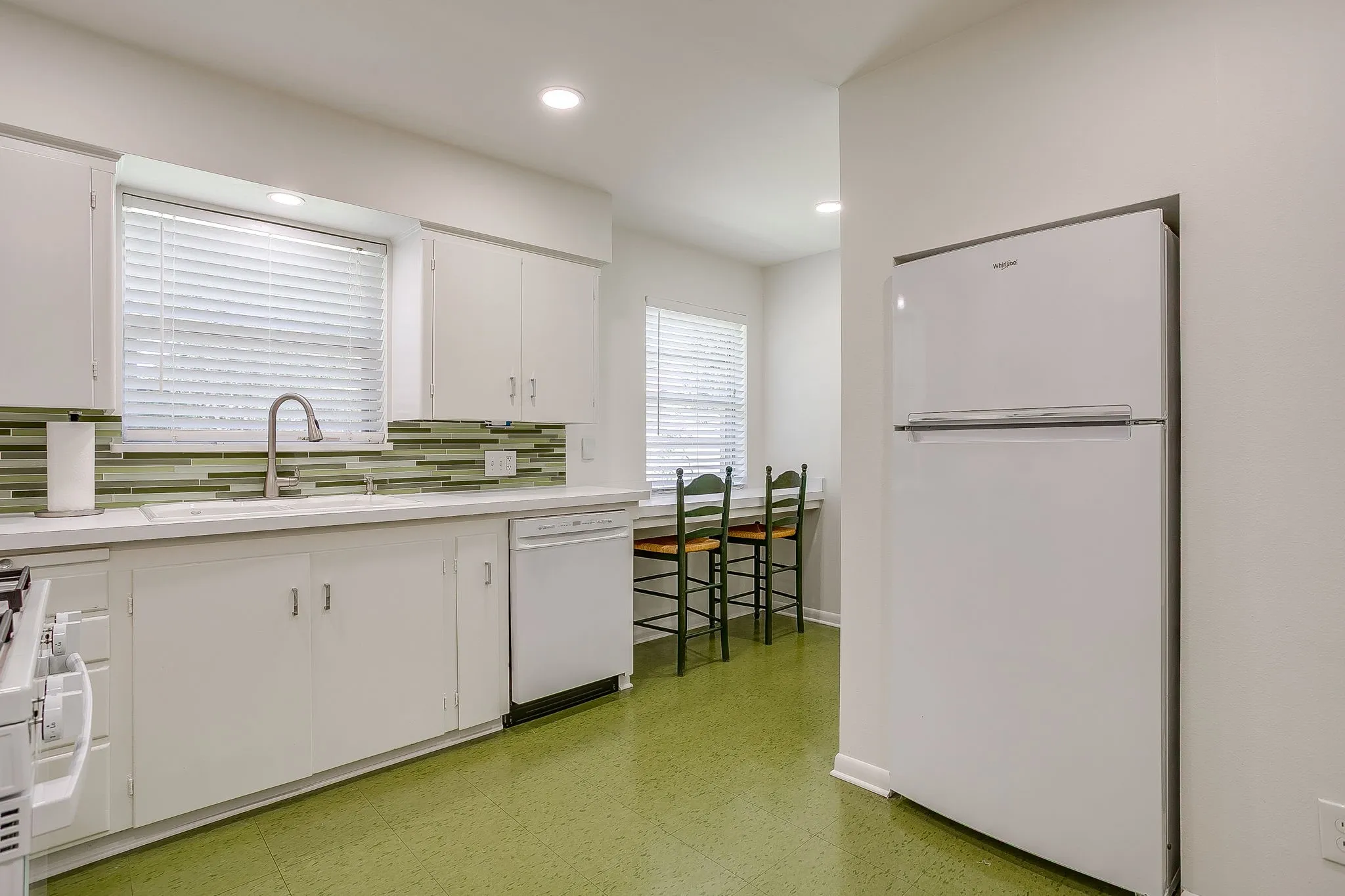 Single Family Residence For Rent in Tarrant County , 2920 Ryan Place Drive, Fort Worth, Texas 76110, 3 Bedroom, 1 Bathroom, 1 Garage spaces, 1,355 Sqft, built in 1952, mls#21359265, Real Estate Agent in Fort Worth, Homes For Rent in Tarrant county, Homes For Rent in Fort Worth, Realtor in Fort Worth Texas, Real Estate Brokerage Independent Realty Texas, Luminita Cordes Realtor