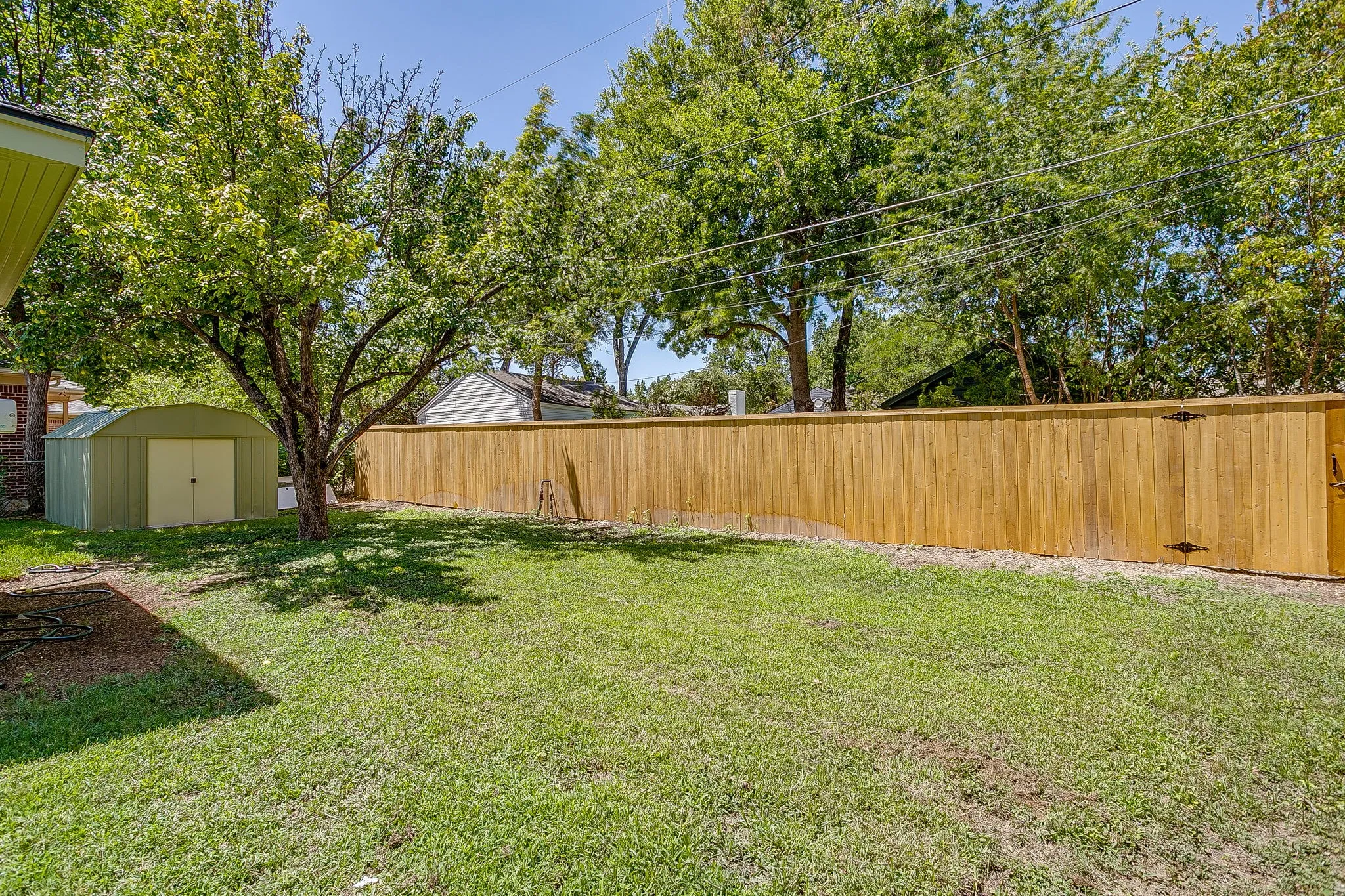 Single Family Residence For Rent in Tarrant County , 2920 Ryan Place Drive, Fort Worth, Texas 76110, 3 Bedroom, 1 Bathroom, 1 Garage spaces, 1,355 Sqft, built in 1952, mls#21359265, Real Estate Agent in Fort Worth, Homes For Rent in Tarrant county, Homes For Rent in Fort Worth, Realtor in Fort Worth Texas, Real Estate Brokerage Independent Realty Texas, Luminita Cordes Realtor