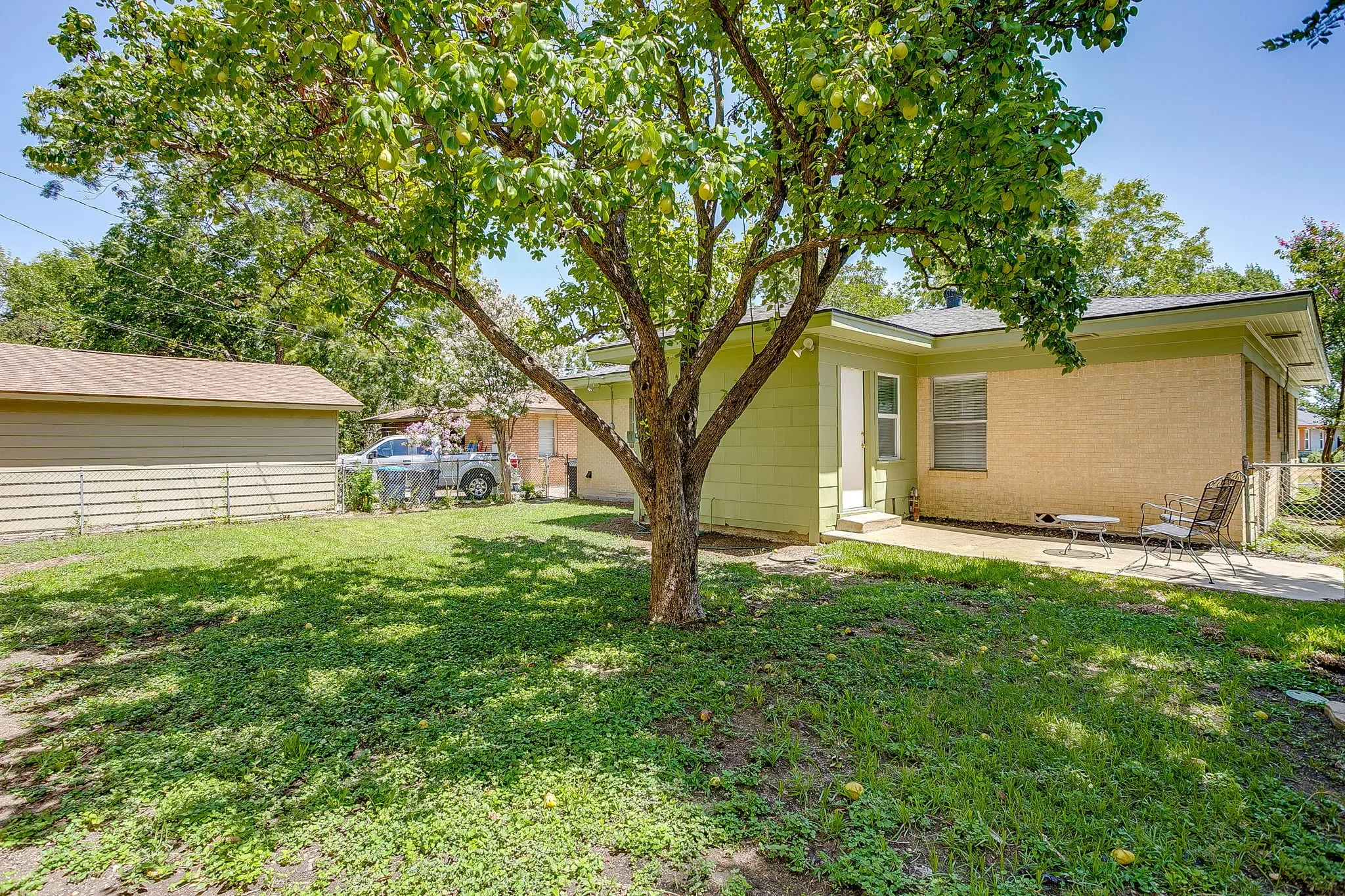 Single Family Residence For Rent in Tarrant County , 2920 Ryan Place Drive, Fort Worth, Texas 76110, 3 Bedroom, 1 Bathroom, 1 Garage spaces, 1,355 Sqft, built in 1952, mls#21359265, Real Estate Agent in Fort Worth, Homes For Rent in Tarrant county, Homes For Rent in Fort Worth, Realtor in Fort Worth Texas, Real Estate Brokerage Independent Realty Texas, Luminita Cordes Realtor