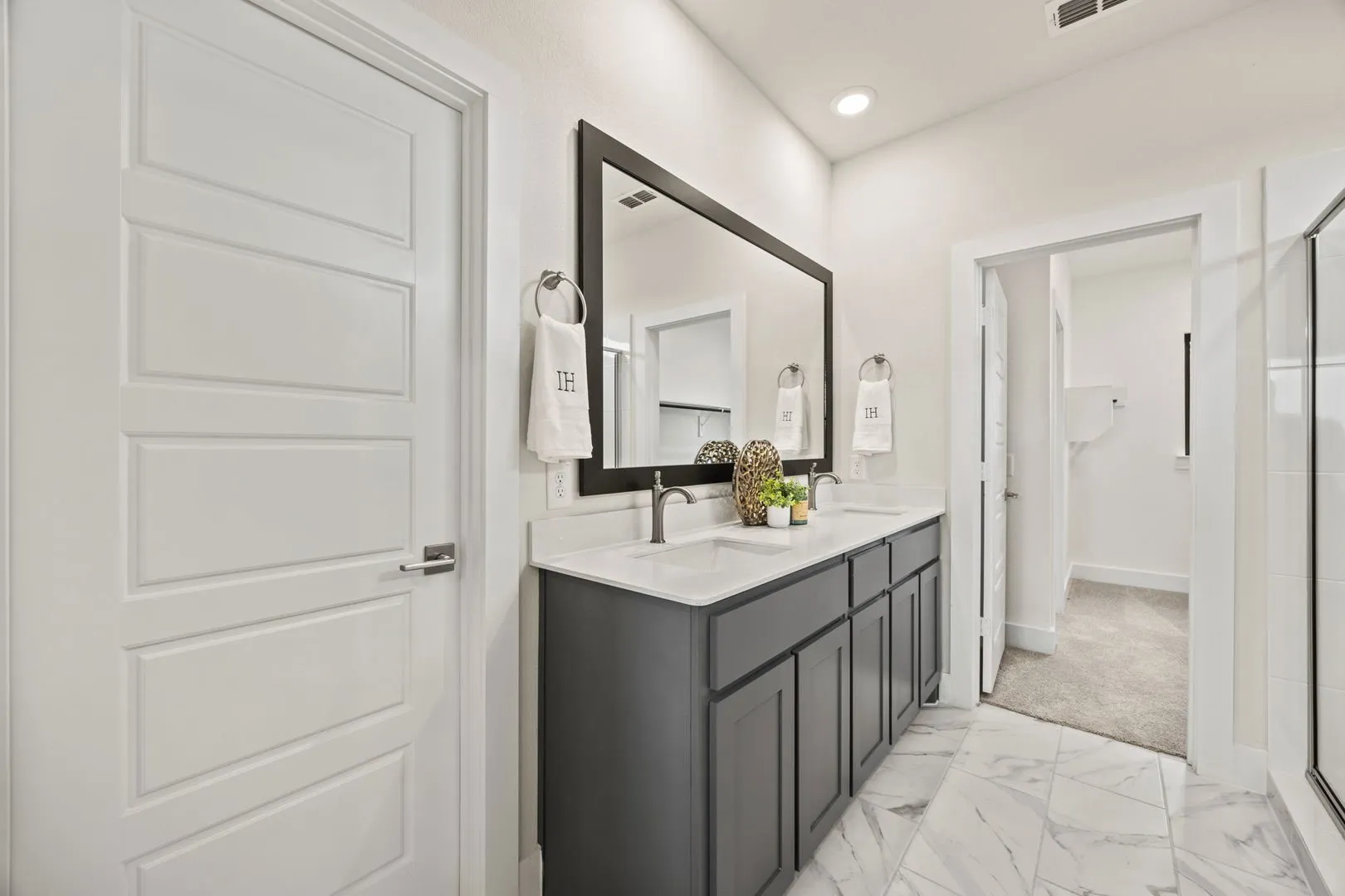 CER - Model - 2911 Stella Rose Court - V1981 - Cypress - Primary Bath - 01