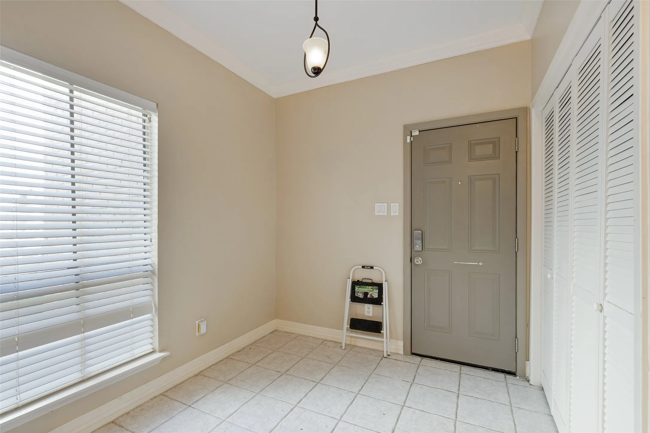 Townhouse For Sale in Harris County , 9400 Doliver Drive 59, Houston, Texas 77063, 2 Bedroom, 3 Bathroom, Garage spaces, 1,630 Sqft, built in 1977, mls#21359271, Real Estate Agent in Houston, Homes For Sale in Harris county, Homes For Sale in Houston, Realtor in Houston Texas, Real Estate Brokerage Independent Realty Texas, Luminita Cordes Realtor
