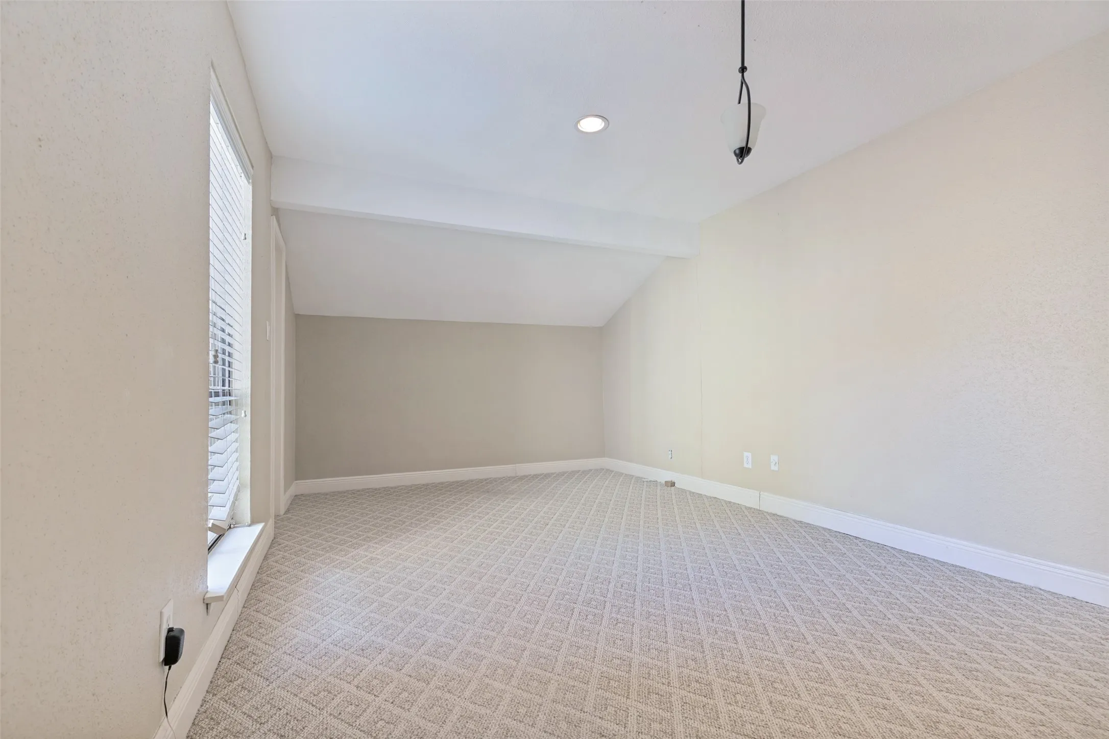 Townhouse For Sale in Harris County , 9400 Doliver Drive 59, Houston, Texas 77063, 2 Bedroom, 3 Bathroom, Garage spaces, 1,630 Sqft, built in 1977, mls#21359271, Real Estate Agent in Houston, Homes For Sale in Harris county, Homes For Sale in Houston, Realtor in Houston Texas, Real Estate Brokerage Independent Realty Texas, Luminita Cordes Realtor