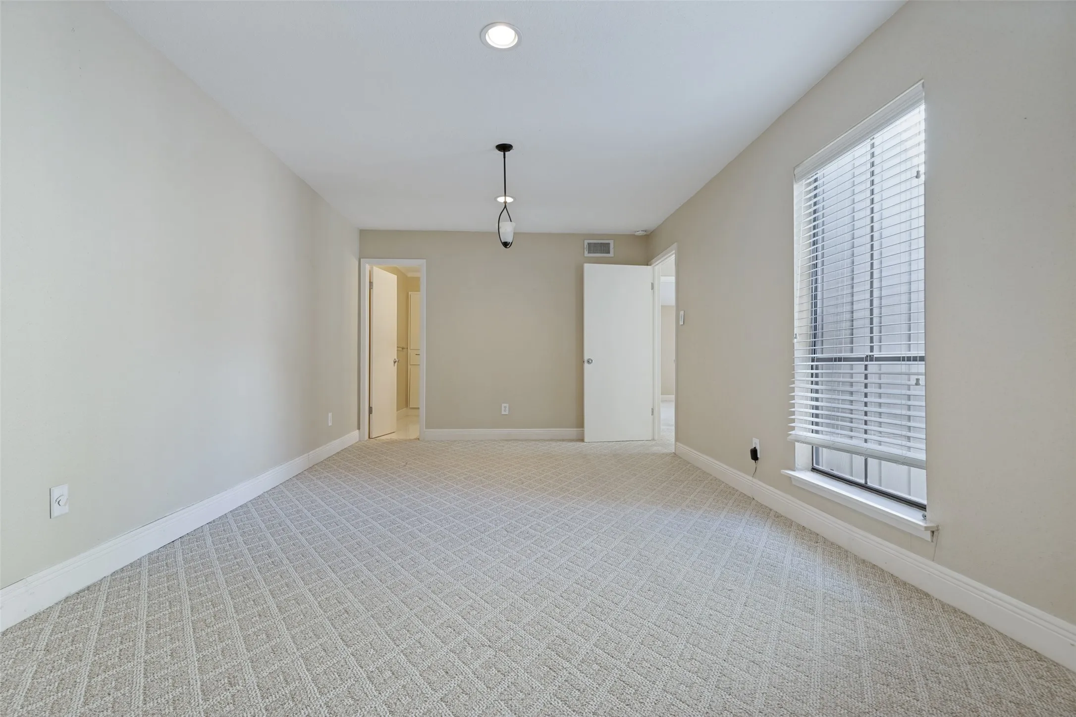 Townhouse For Sale in Harris County , 9400 Doliver Drive 59, Houston, Texas 77063, 2 Bedroom, 3 Bathroom, Garage spaces, 1,630 Sqft, built in 1977, mls#21359271, Real Estate Agent in Houston, Homes For Sale in Harris county, Homes For Sale in Houston, Realtor in Houston Texas, Real Estate Brokerage Independent Realty Texas, Luminita Cordes Realtor