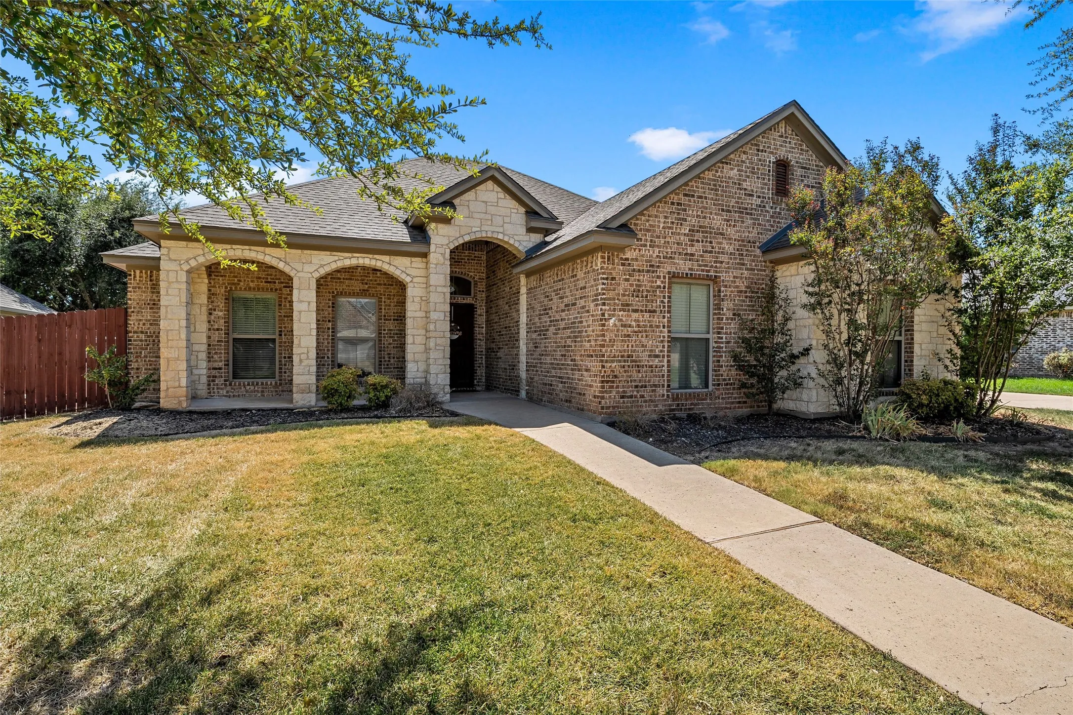 Single Family Residence For Sale in Mc Lennan County , 10308 Whitney Trace, Waco, Texas 76708, 3 Bedroom, 2 Bathroom, 2 Garage spaces, 1,953 Sqft, built in 2013, mls#21358751, Real Estate Agent in Waco, Homes For Sale in Mc Lennan county, Homes For Sale in Waco, Realtor in Waco Texas, Real Estate Brokerage Independent Realty Texas, Luminita Cordes Realtor