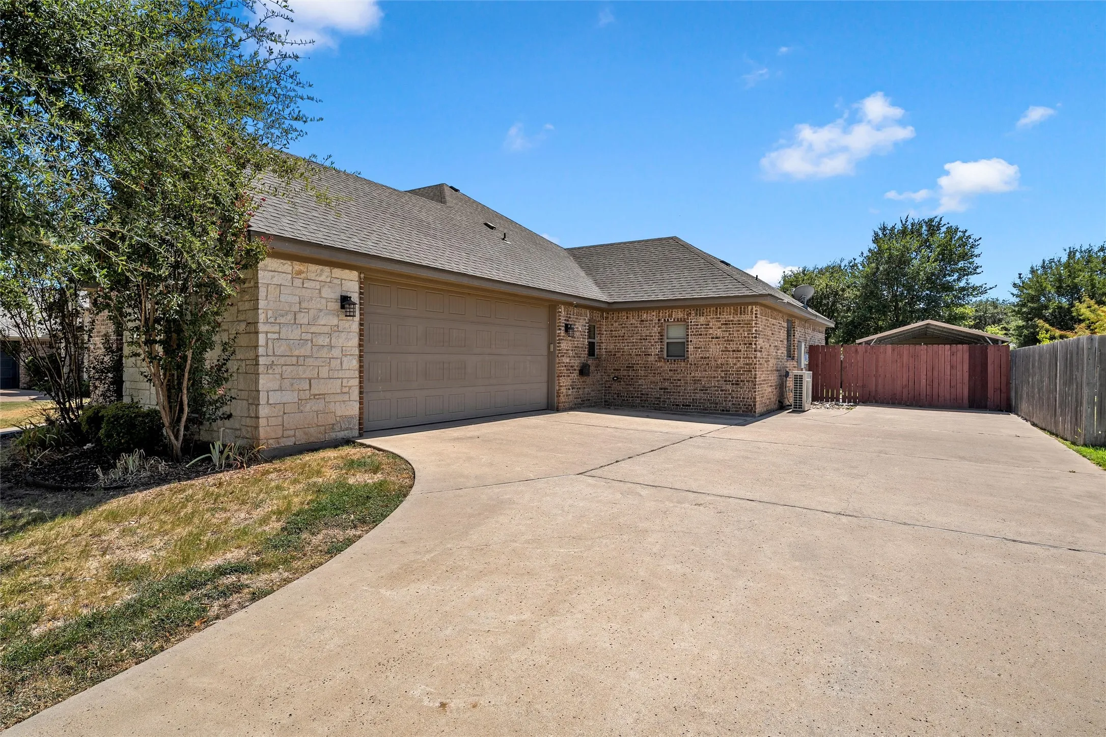 Single Family Residence For Sale in Mc Lennan County , 10308 Whitney Trace, Waco, Texas 76708, 3 Bedroom, 2 Bathroom, 2 Garage spaces, 1,953 Sqft, built in 2013, mls#21358751, Real Estate Agent in Waco, Homes For Sale in Mc Lennan county, Homes For Sale in Waco, Realtor in Waco Texas, Real Estate Brokerage Independent Realty Texas, Luminita Cordes Realtor