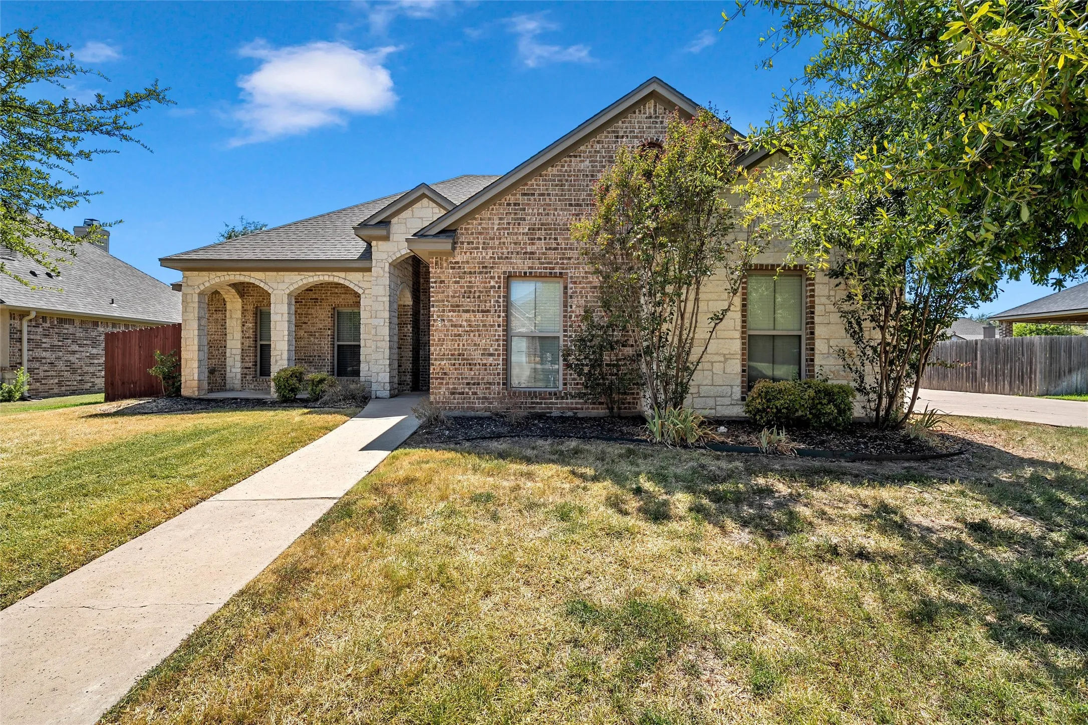 Single Family Residence For Sale in Mc Lennan County , 10308 Whitney Trace, Waco, Texas 76708, 3 Bedroom, 2 Bathroom, 2 Garage spaces, 1,953 Sqft, built in 2013, mls#21358751, Real Estate Agent in Waco, Homes For Sale in Mc Lennan county, Homes For Sale in Waco, Realtor in Waco Texas, Real Estate Brokerage Independent Realty Texas, Luminita Cordes Realtor