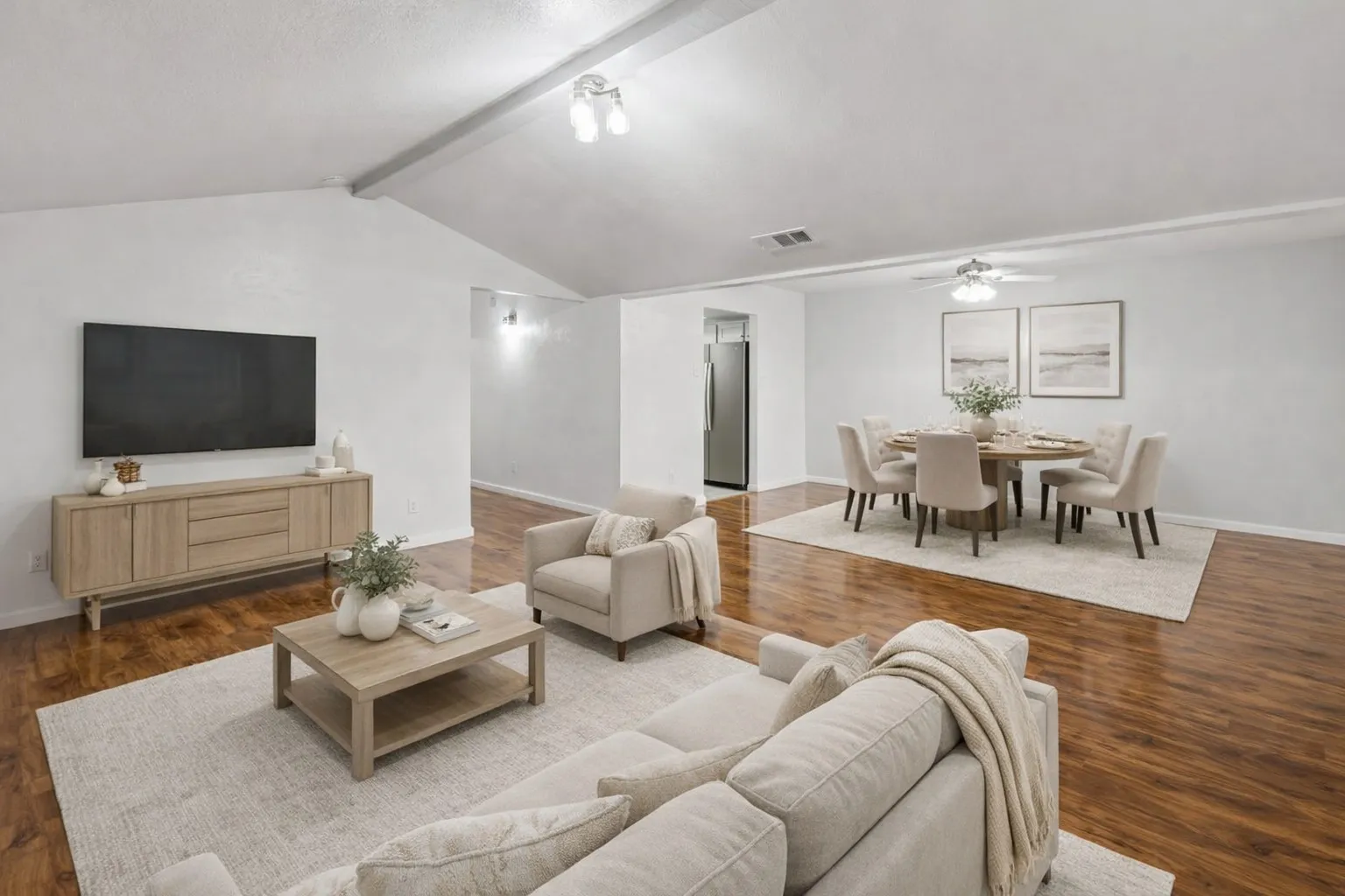 Townhouse For Sale in Tarrant County , 930 Shady Creek Lane, Bedford, Texas 76021, 4 Bedroom, 2 Bathroom, 2 Garage spaces, 2,140 Sqft, built in 1973, mls#21359284, Real Estate Agent in Bedford, Homes For Sale in Tarrant county, Homes For Sale in Bedford, Realtor in Bedford Texas, Real Estate Brokerage Independent Realty Texas, Luminita Cordes Realtor
