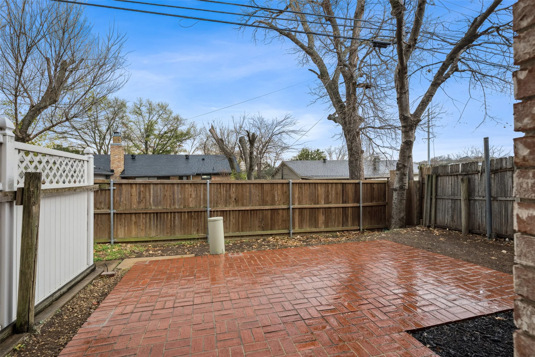 Townhouse For Sale in Tarrant County , 930 Shady Creek Lane, Bedford, Texas 76021, 4 Bedroom, 2 Bathroom, 2 Garage spaces, 2,140 Sqft, built in 1973, mls#21359284, Real Estate Agent in Bedford, Homes For Sale in Tarrant county, Homes For Sale in Bedford, Realtor in Bedford Texas, Real Estate Brokerage Independent Realty Texas, Luminita Cordes Realtor