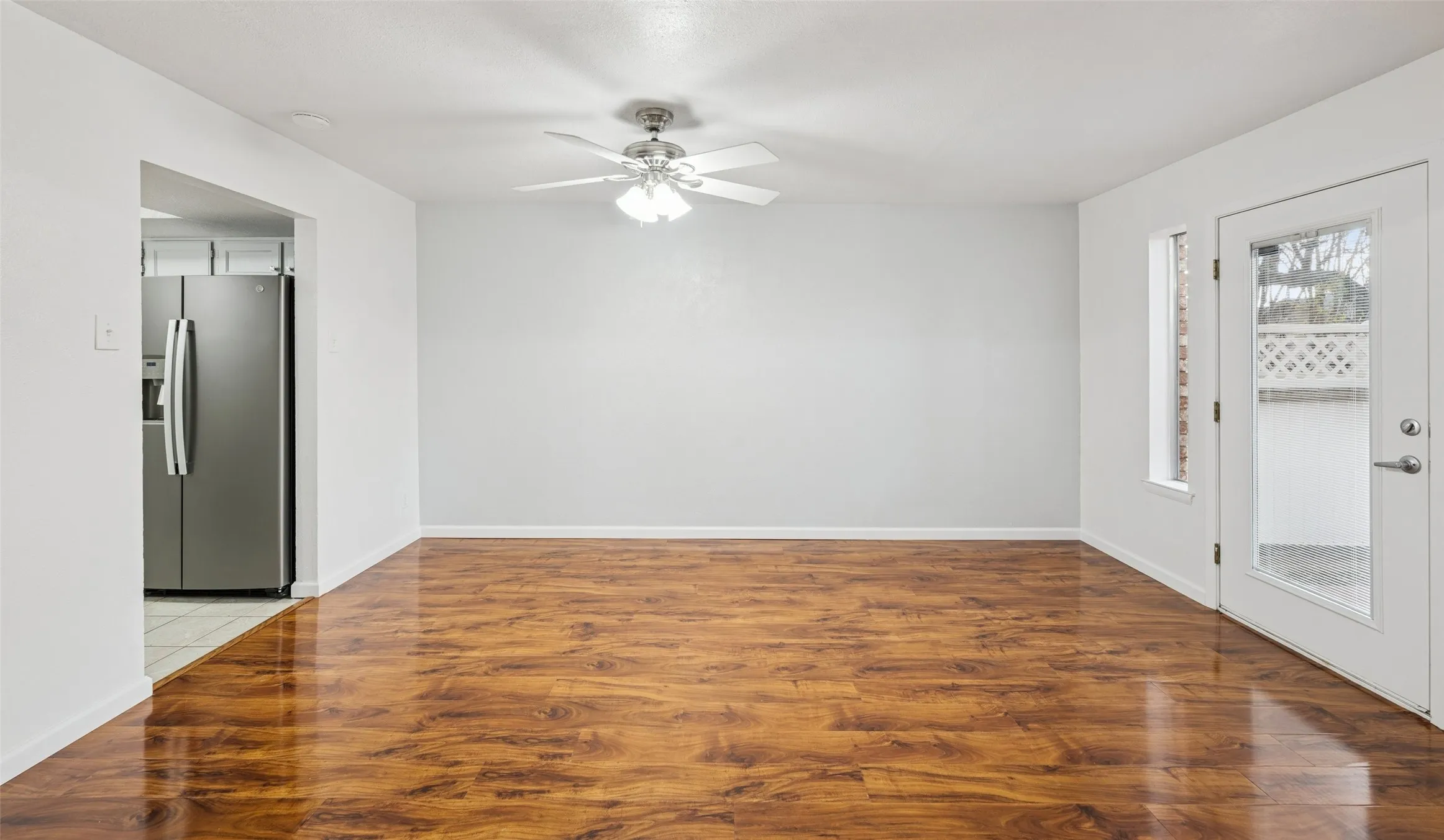 Townhouse For Sale in Tarrant County , 930 Shady Creek Lane, Bedford, Texas 76021, 4 Bedroom, 2 Bathroom, 2 Garage spaces, 2,140 Sqft, built in 1973, mls#21359284, Real Estate Agent in Bedford, Homes For Sale in Tarrant county, Homes For Sale in Bedford, Realtor in Bedford Texas, Real Estate Brokerage Independent Realty Texas, Luminita Cordes Realtor