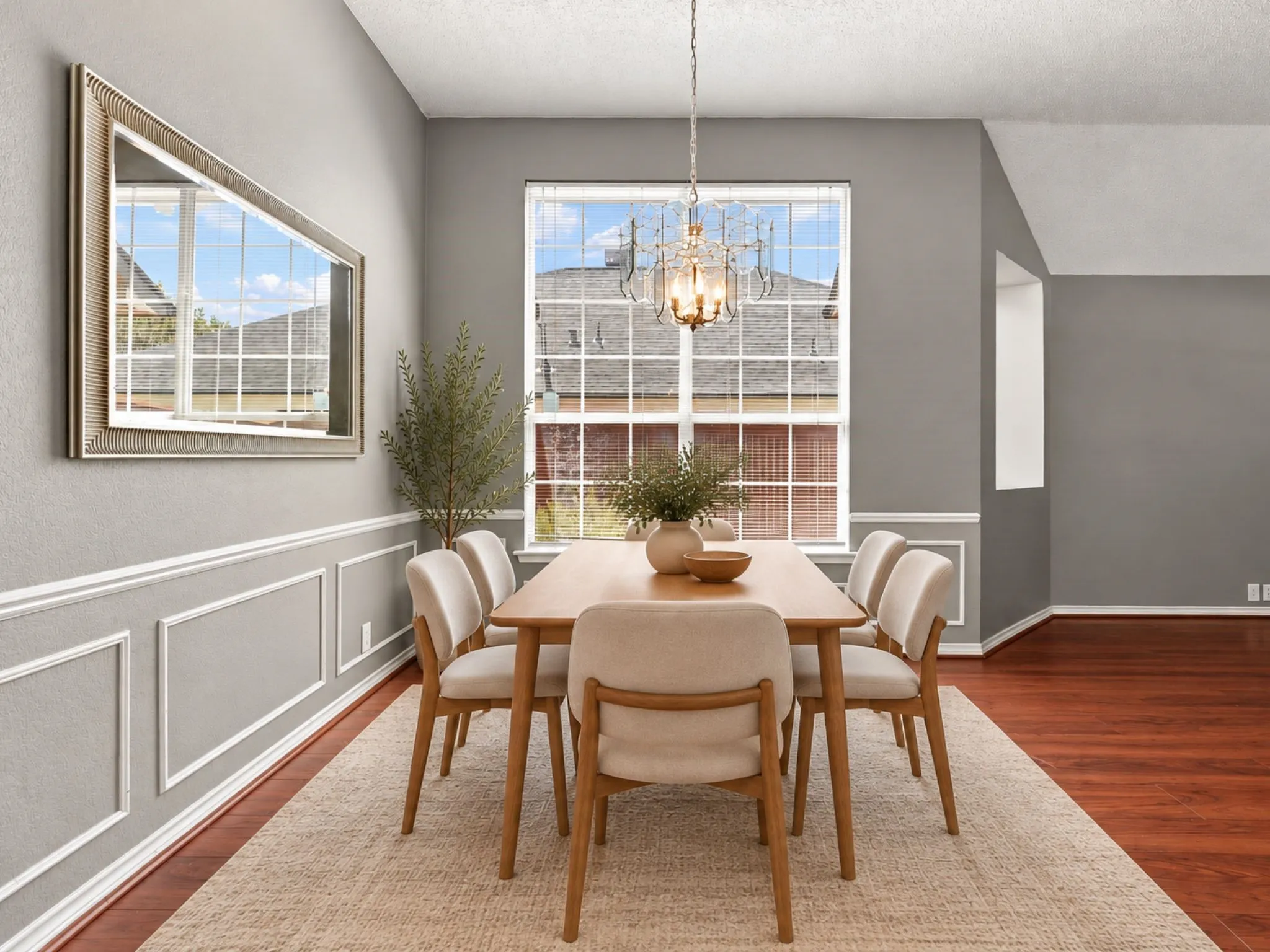 Single Family Residence For Sale in Dallas County , 204 Meredith Court, Irving, Texas 75063, 3 Bedroom, 2 Bathroom, 2 Garage spaces, 1,780 Sqft, built in 1996, mls#21354968, Real Estate Agent in Irving, Homes For Sale in Dallas county, Homes For Sale in Irving, Realtor in Irving Texas, Real Estate Brokerage Independent Realty Texas, Luminita Cordes Realtor