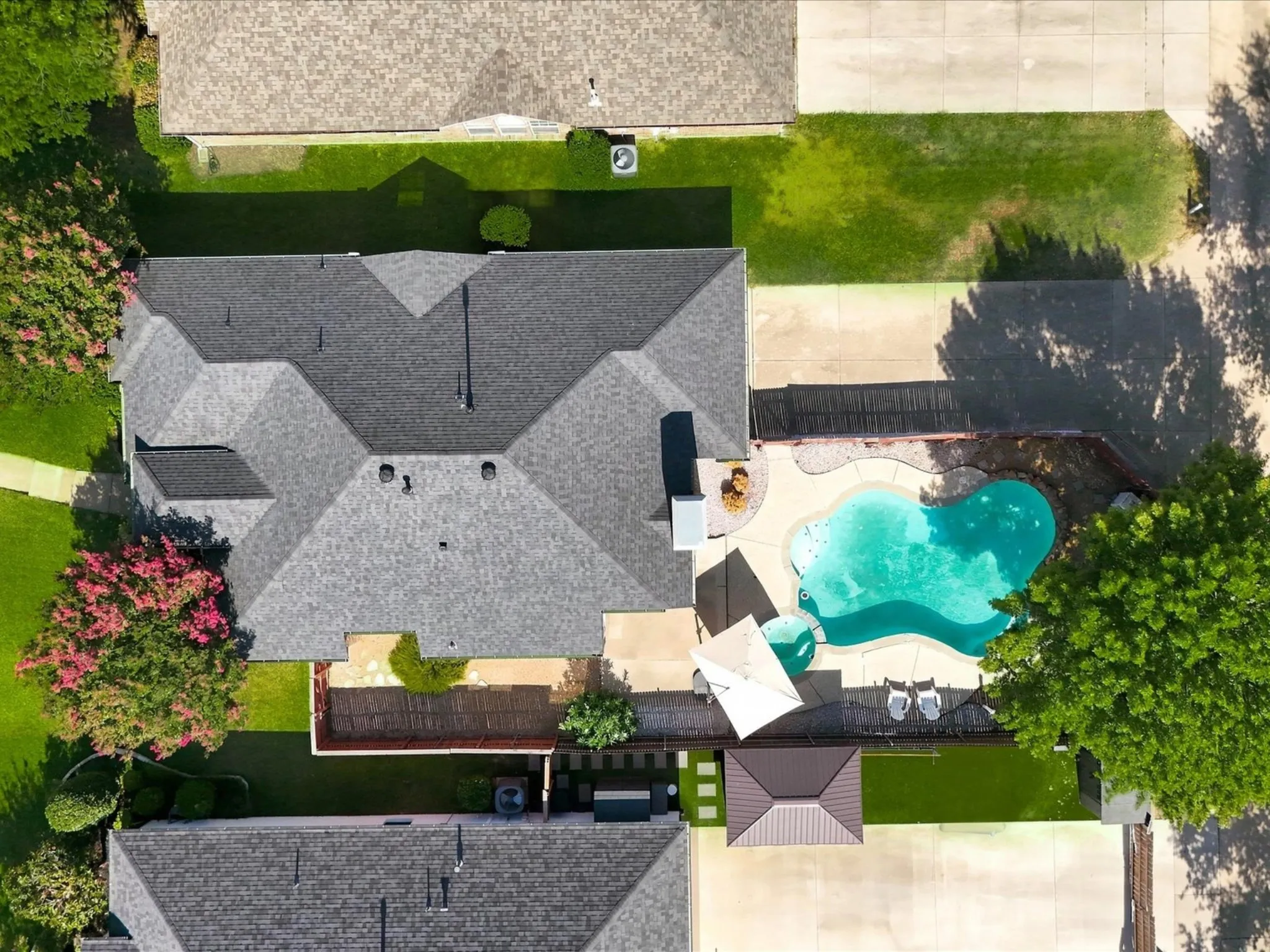 Single Family Residence For Sale in Dallas County , 204 Meredith Court, Irving, Texas 75063, 3 Bedroom, 2 Bathroom, 2 Garage spaces, 1,780 Sqft, built in 1996, mls#21354968, Real Estate Agent in Irving, Homes For Sale in Dallas county, Homes For Sale in Irving, Realtor in Irving Texas, Real Estate Brokerage Independent Realty Texas, Luminita Cordes Realtor