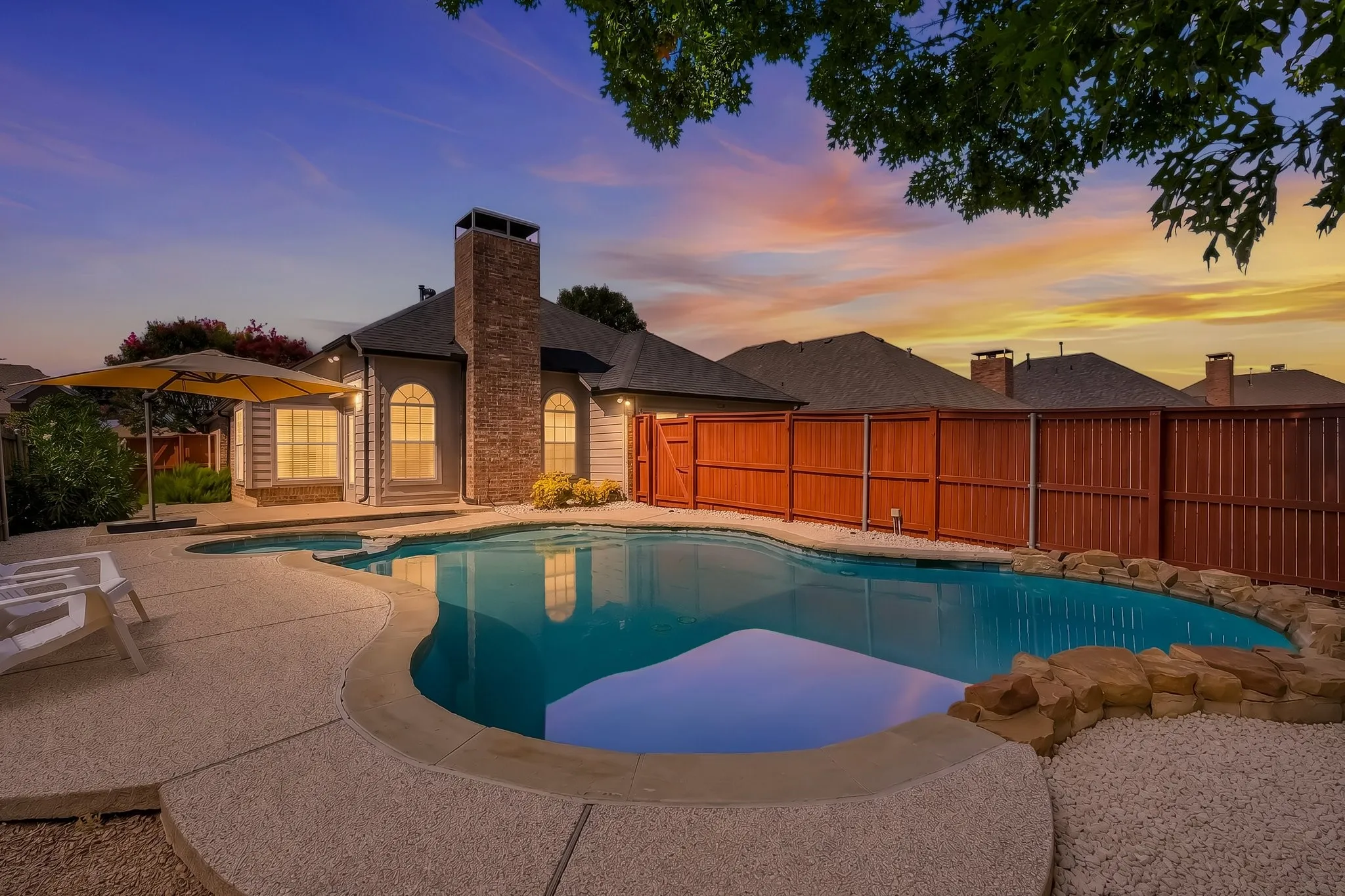 Single Family Residence For Sale in Dallas County , 204 Meredith Court, Irving, Texas 75063, 3 Bedroom, 2 Bathroom, 2 Garage spaces, 1,780 Sqft, built in 1996, mls#21354968, Real Estate Agent in Irving, Homes For Sale in Dallas county, Homes For Sale in Irving, Realtor in Irving Texas, Real Estate Brokerage Independent Realty Texas, Luminita Cordes Realtor