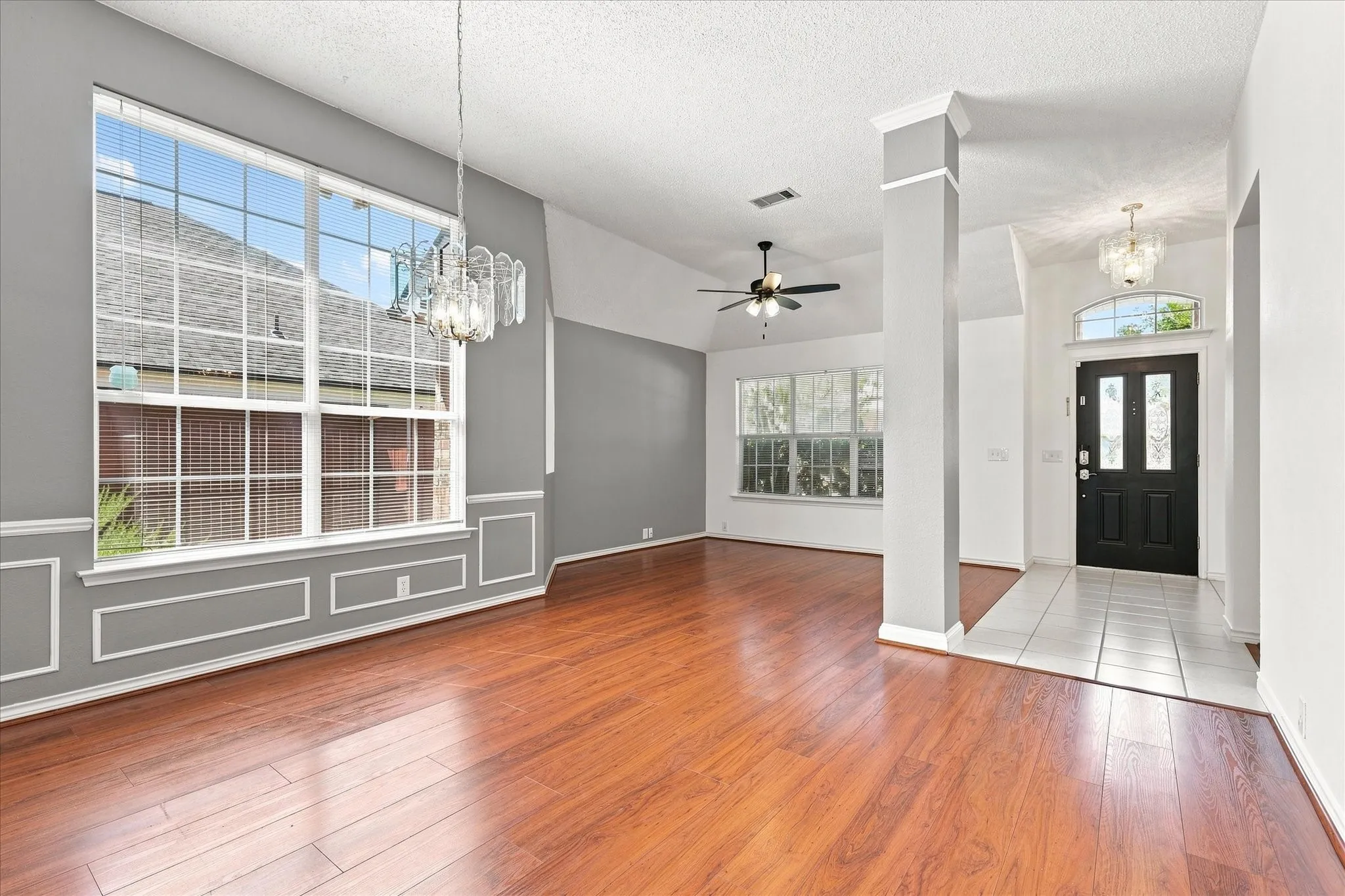 Single Family Residence For Sale in Dallas County , 204 Meredith Court, Irving, Texas 75063, 3 Bedroom, 2 Bathroom, 2 Garage spaces, 1,780 Sqft, built in 1996, mls#21354968, Real Estate Agent in Irving, Homes For Sale in Dallas county, Homes For Sale in Irving, Realtor in Irving Texas, Real Estate Brokerage Independent Realty Texas, Luminita Cordes Realtor