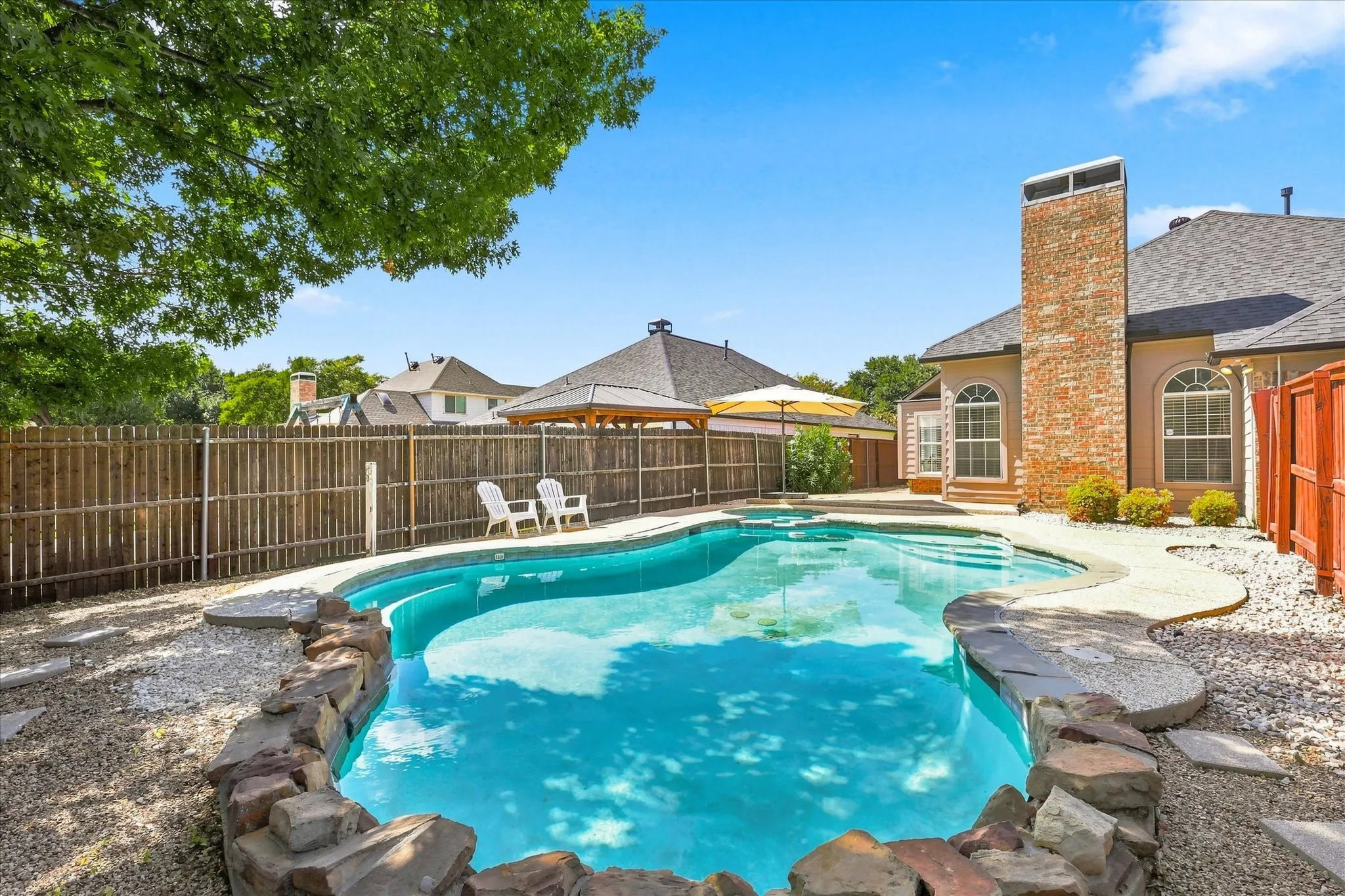 Single Family Residence For Sale in Dallas County , 204 Meredith Court, Irving, Texas 75063, 3 Bedroom, 2 Bathroom, 2 Garage spaces, 1,780 Sqft, built in 1996, mls#21354968, Real Estate Agent in Irving, Homes For Sale in Dallas county, Homes For Sale in Irving, Realtor in Irving Texas, Real Estate Brokerage Independent Realty Texas, Luminita Cordes Realtor