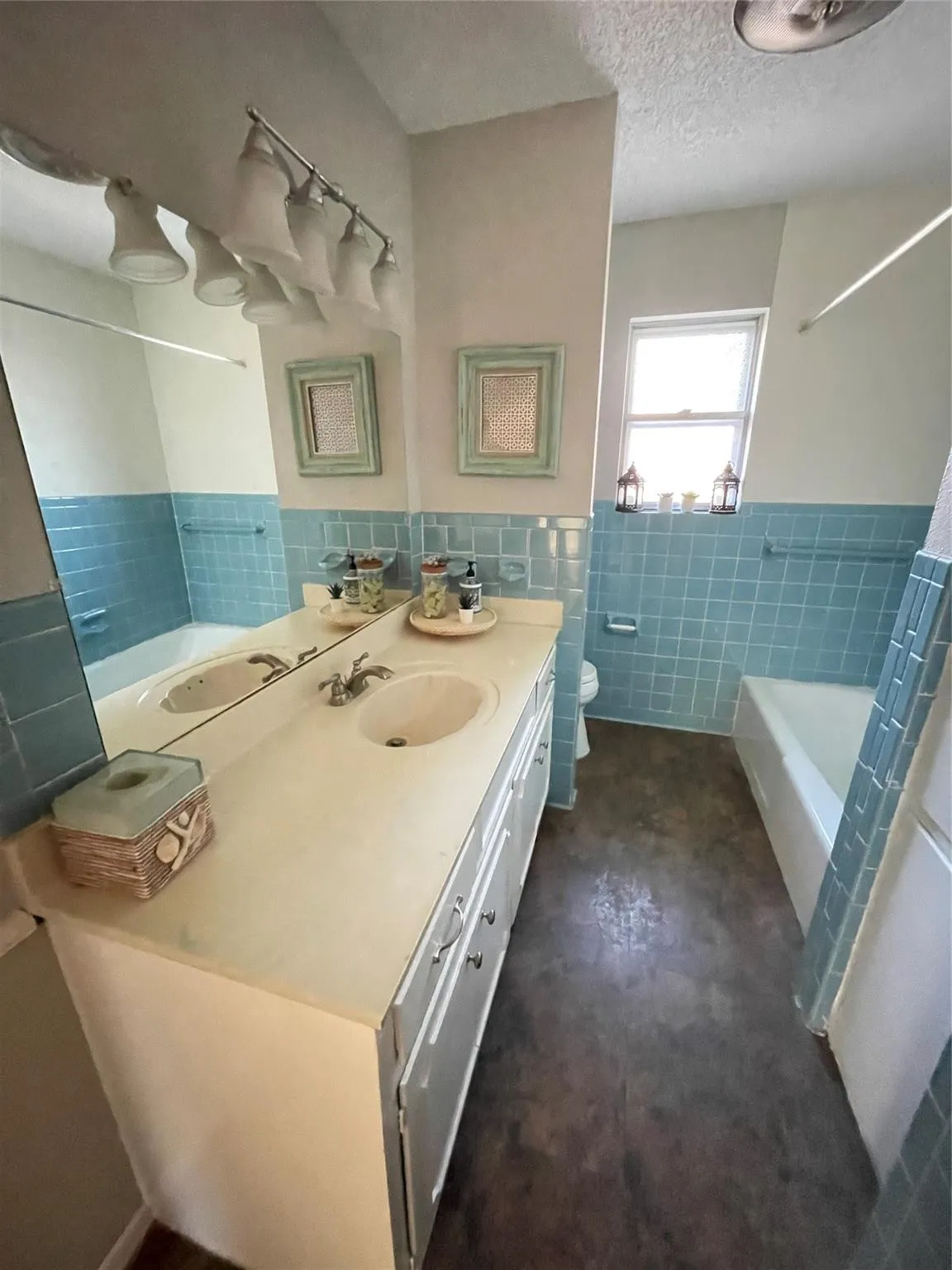 Single Family Residence For Sale in Grayson County , 903 Seymore Circle, Denison, Texas 75020, 3 Bedroom, 2 Bathroom, 2 Garage spaces, 1,583 Sqft, built in 1966, mls#21359290, Real Estate Agent in Denison, Homes For Sale in Grayson county, Homes For Sale in Denison, Realtor in Denison Texas, Real Estate Brokerage Independent Realty Texas, Luminita Cordes Realtor