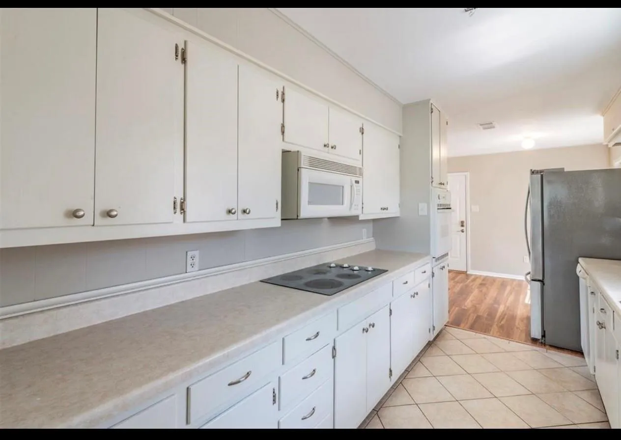 Single Family Residence For Sale in Grayson County , 903 Seymore Circle, Denison, Texas 75020, 3 Bedroom, 2 Bathroom, 2 Garage spaces, 1,583 Sqft, built in 1966, mls#21359290, Real Estate Agent in Denison, Homes For Sale in Grayson county, Homes For Sale in Denison, Realtor in Denison Texas, Real Estate Brokerage Independent Realty Texas, Luminita Cordes Realtor