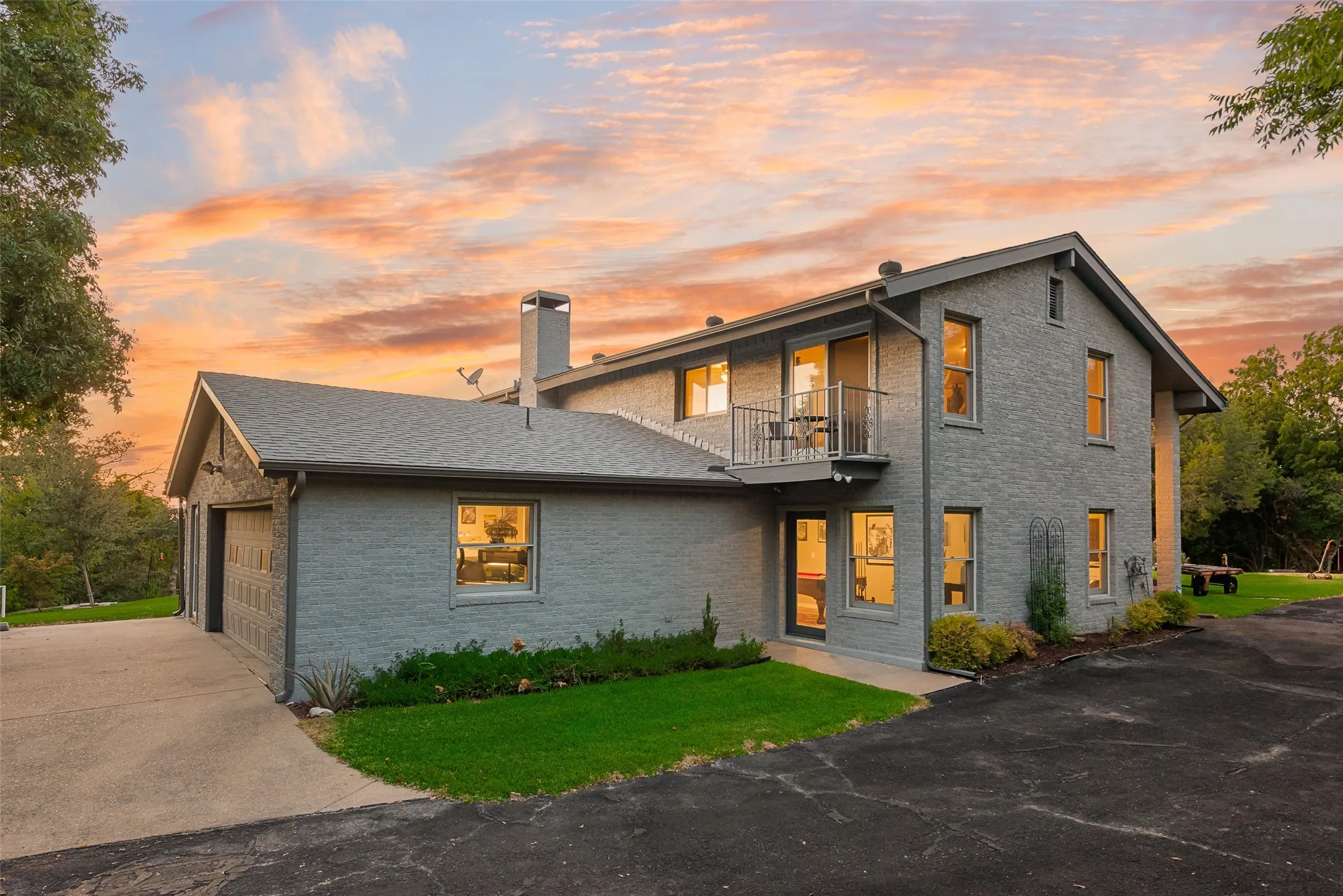 Single Family Residence For Sale in Dallas County , 1819 W Belt Line Road, Cedar Hill, Texas 75104, 4 Bedroom, 4 Bathroom, 2 Garage spaces, 3,100 Sqft, built in 1972, mls#21357648, Real Estate Agent in Cedar Hill, Homes For Sale in Dallas county, Homes For Sale in Cedar Hill, Realtor in Cedar Hill Texas, Real Estate Brokerage Independent Realty Texas, Luminita Cordes Realtor