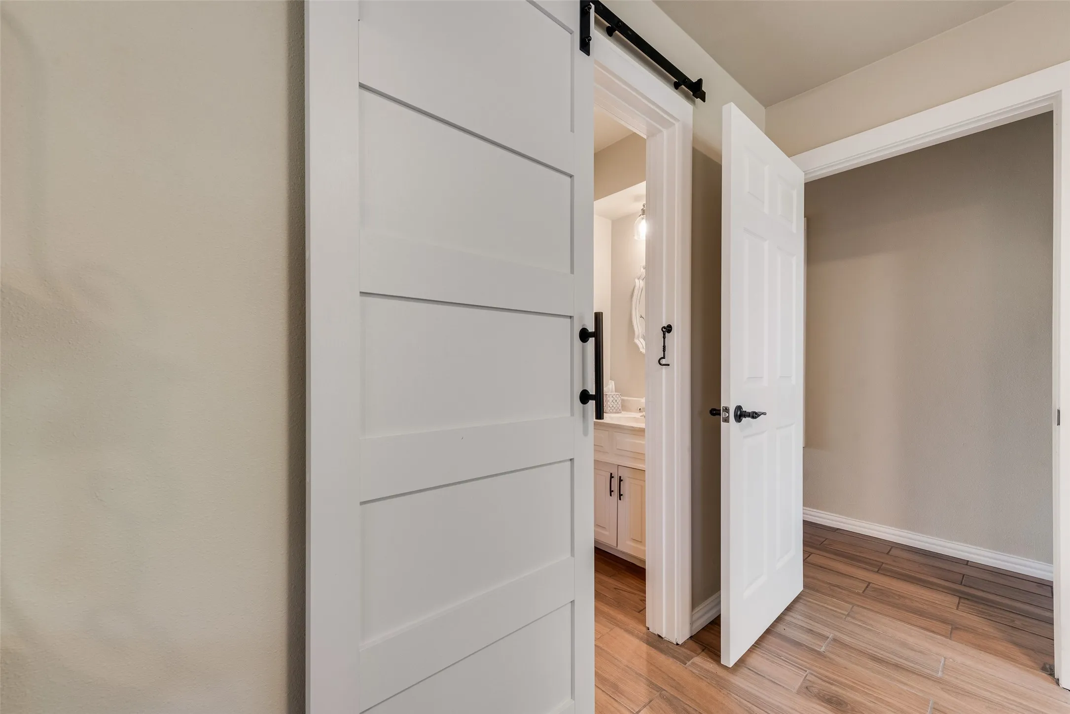 Single Family Residence For Sale in Dallas County , 1819 W Belt Line Road, Cedar Hill, Texas 75104, 4 Bedroom, 4 Bathroom, 2 Garage spaces, 3,100 Sqft, built in 1972, mls#21357648, Real Estate Agent in Cedar Hill, Homes For Sale in Dallas county, Homes For Sale in Cedar Hill, Realtor in Cedar Hill Texas, Real Estate Brokerage Independent Realty Texas, Luminita Cordes Realtor