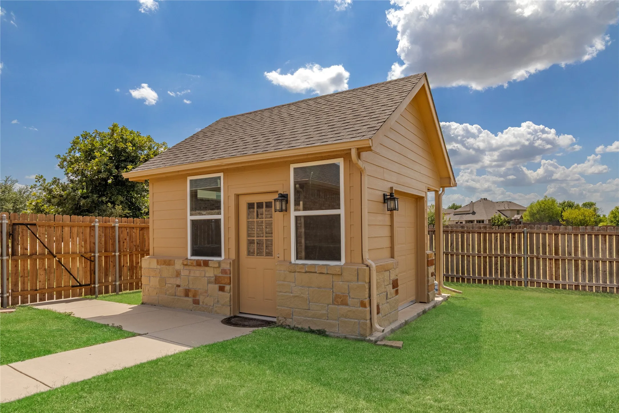 Single Family Residence For Sale in Tarrant County , 1464 Fence Post Drive, Fort Worth, Texas 76052, 4 Bedroom, 4 Bathroom, 3 Garage spaces, 3,406 Sqft, built in 2008, mls#21340593, Real Estate Agent in Fort Worth, Homes For Sale in Tarrant county, Homes For Sale in Fort Worth, Realtor in Fort Worth Texas, Real Estate Brokerage Independent Realty Texas, Luminita Cordes Realtor