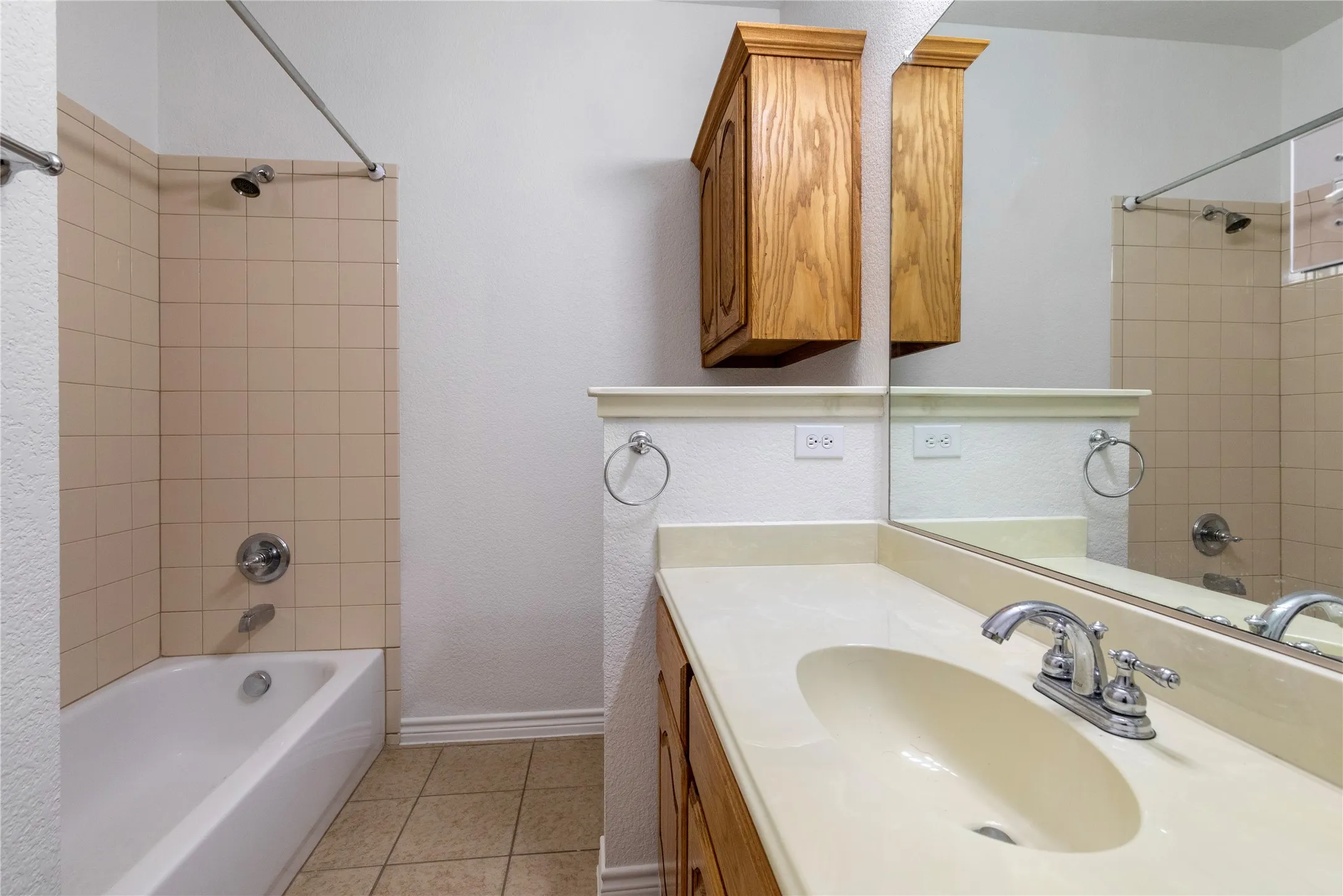 Single Family Residence For Sale in Tarrant County , 1464 Fence Post Drive, Fort Worth, Texas 76052, 4 Bedroom, 4 Bathroom, 3 Garage spaces, 3,406 Sqft, built in 2008, mls#21340593, Real Estate Agent in Fort Worth, Homes For Sale in Tarrant county, Homes For Sale in Fort Worth, Realtor in Fort Worth Texas, Real Estate Brokerage Independent Realty Texas, Luminita Cordes Realtor