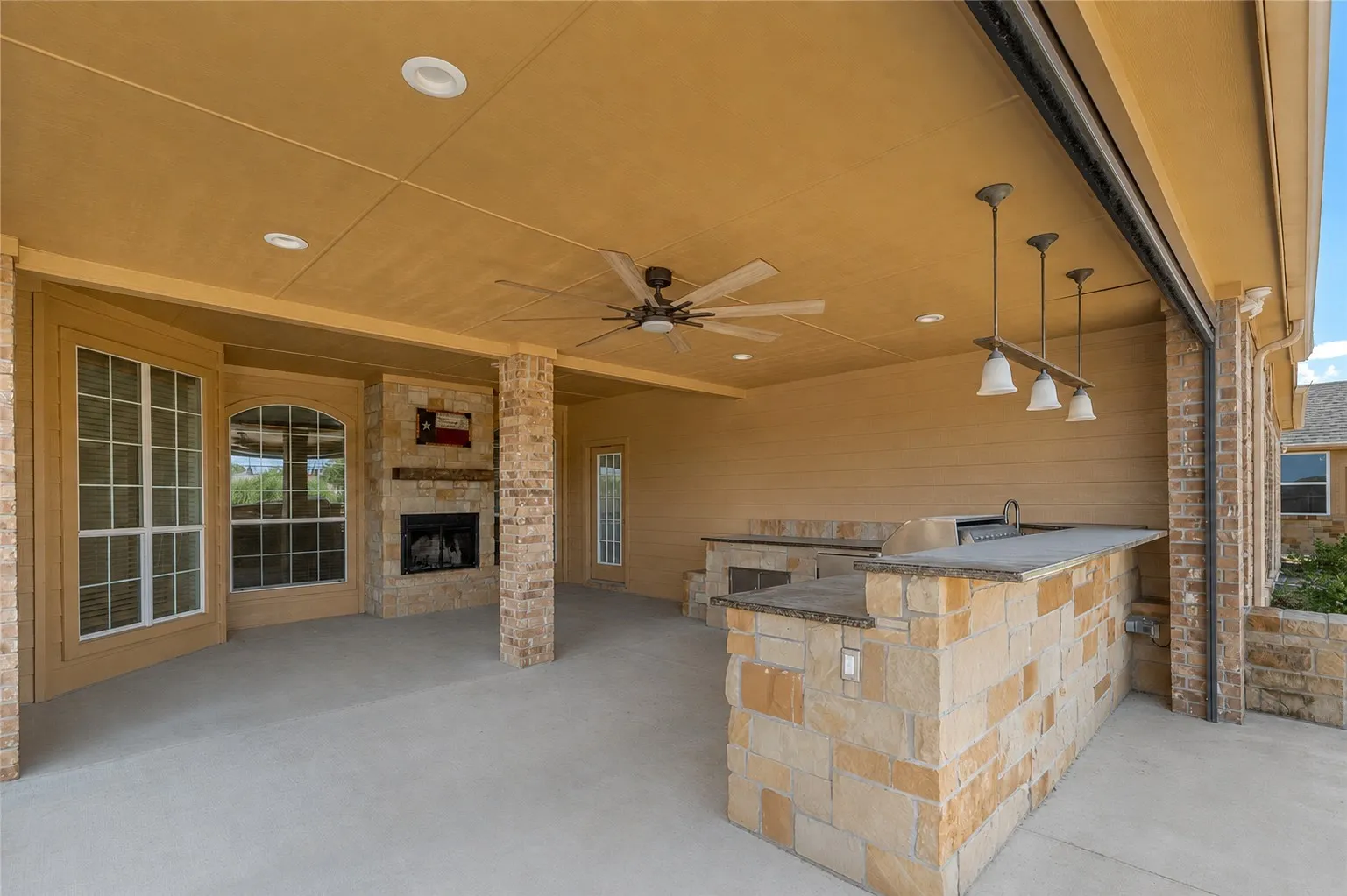 Single Family Residence For Sale in Tarrant County , 1464 Fence Post Drive, Fort Worth, Texas 76052, 4 Bedroom, 4 Bathroom, 3 Garage spaces, 3,406 Sqft, built in 2008, mls#21340593, Real Estate Agent in Fort Worth, Homes For Sale in Tarrant county, Homes For Sale in Fort Worth, Realtor in Fort Worth Texas, Real Estate Brokerage Independent Realty Texas, Luminita Cordes Realtor