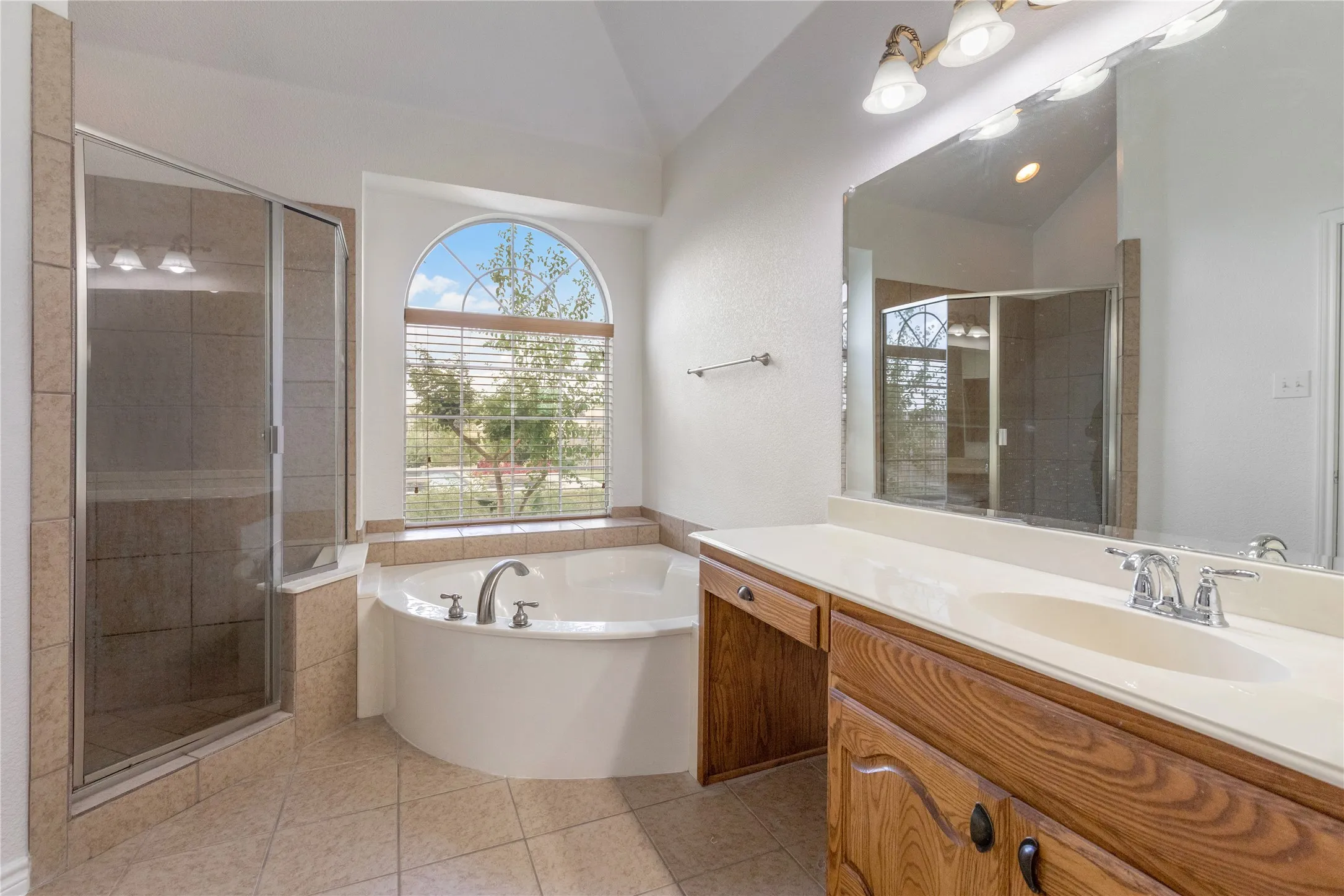 Single Family Residence For Sale in Tarrant County , 1464 Fence Post Drive, Fort Worth, Texas 76052, 4 Bedroom, 4 Bathroom, 3 Garage spaces, 3,406 Sqft, built in 2008, mls#21340593, Real Estate Agent in Fort Worth, Homes For Sale in Tarrant county, Homes For Sale in Fort Worth, Realtor in Fort Worth Texas, Real Estate Brokerage Independent Realty Texas, Luminita Cordes Realtor