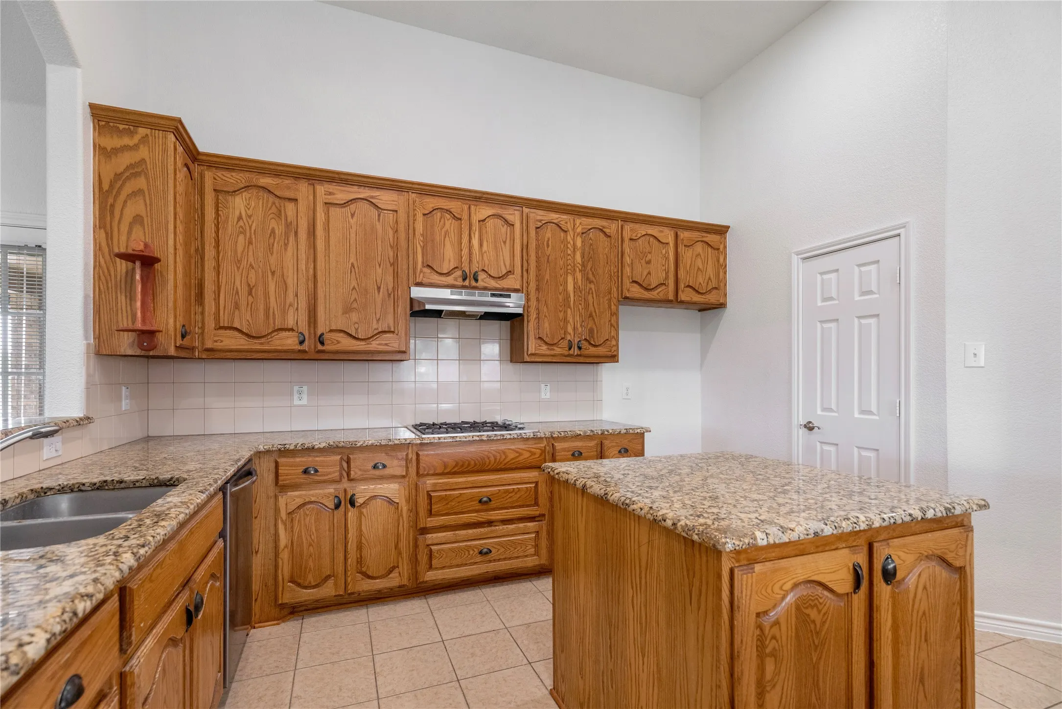 Single Family Residence For Sale in Tarrant County , 1464 Fence Post Drive, Fort Worth, Texas 76052, 4 Bedroom, 4 Bathroom, 3 Garage spaces, 3,406 Sqft, built in 2008, mls#21340593, Real Estate Agent in Fort Worth, Homes For Sale in Tarrant county, Homes For Sale in Fort Worth, Realtor in Fort Worth Texas, Real Estate Brokerage Independent Realty Texas, Luminita Cordes Realtor