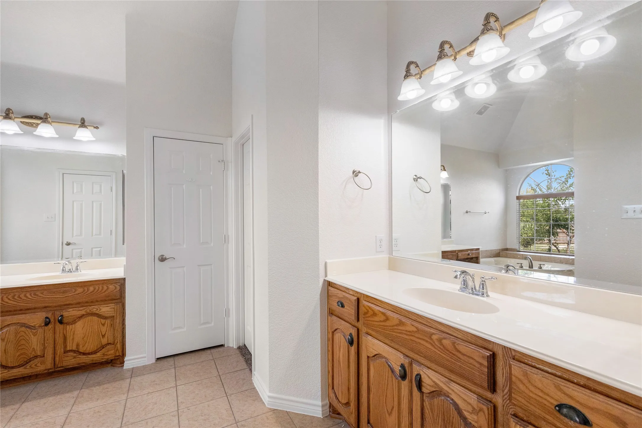 Single Family Residence For Sale in Tarrant County , 1464 Fence Post Drive, Fort Worth, Texas 76052, 4 Bedroom, 4 Bathroom, 3 Garage spaces, 3,406 Sqft, built in 2008, mls#21340593, Real Estate Agent in Fort Worth, Homes For Sale in Tarrant county, Homes For Sale in Fort Worth, Realtor in Fort Worth Texas, Real Estate Brokerage Independent Realty Texas, Luminita Cordes Realtor