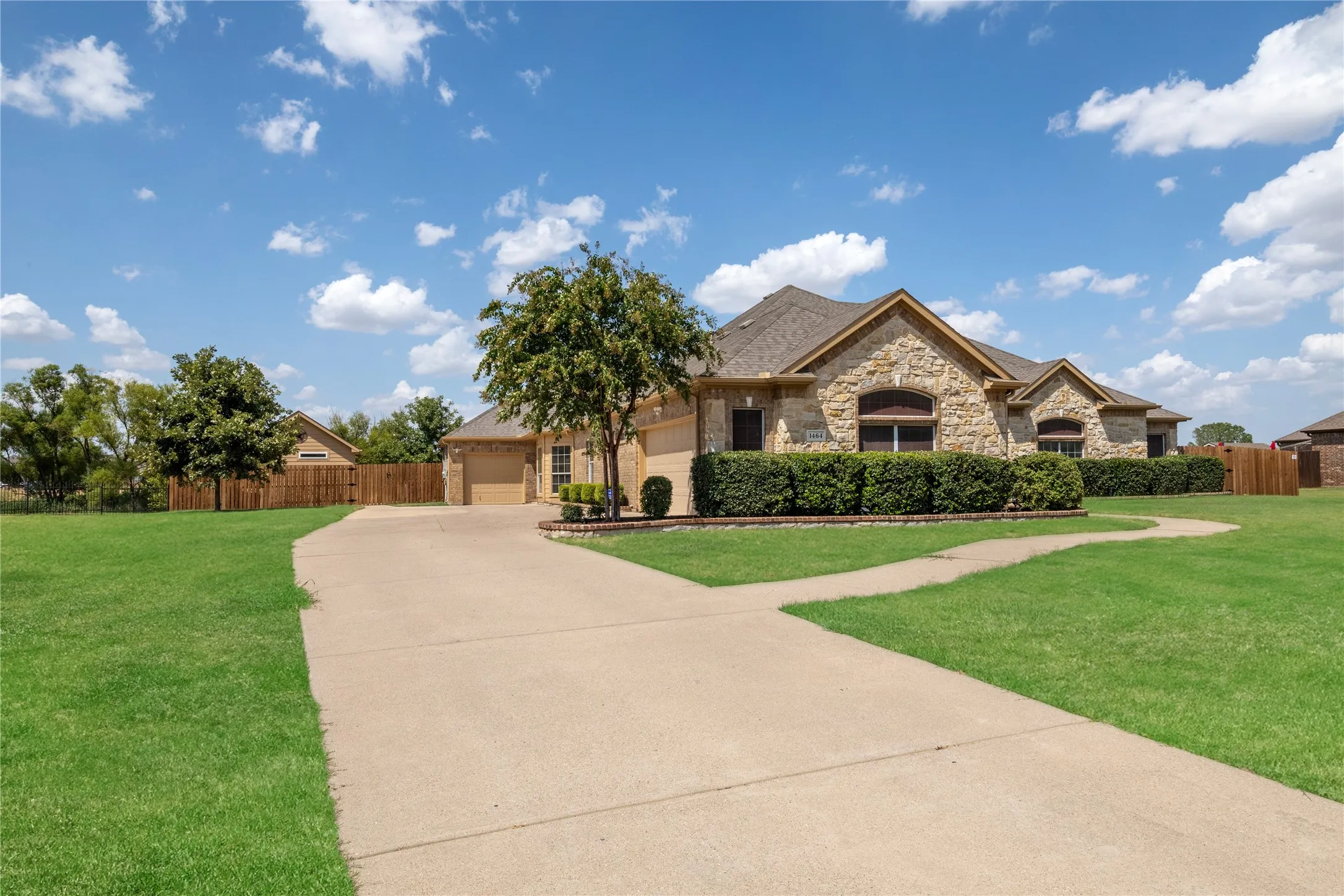 Single Family Residence For Sale in Tarrant County , 1464 Fence Post Drive, Fort Worth, Texas 76052, 4 Bedroom, 4 Bathroom, 3 Garage spaces, 3,406 Sqft, built in 2008, mls#21340593, Real Estate Agent in Fort Worth, Homes For Sale in Tarrant county, Homes For Sale in Fort Worth, Realtor in Fort Worth Texas, Real Estate Brokerage Independent Realty Texas, Luminita Cordes Realtor