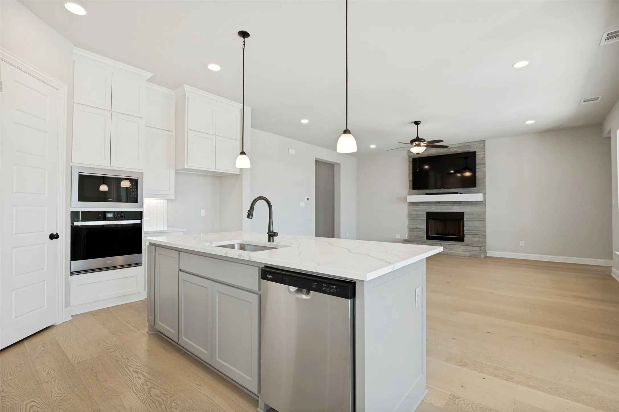 Single Family Residence For Sale in Ellis County , 3266 Arbor Grove Trail, Midlothian, Texas 76065, 4 Bedroom, 2 Bathroom, 3 Garage spaces, 2,371 Sqft, built in 2023, mls#21357375, Real Estate Agent in Midlothian, Homes For Sale in Ellis county, Homes For Sale in Midlothian, Realtor in Midlothian Texas, Real Estate Brokerage Independent Realty Texas, Luminita Cordes Realtor