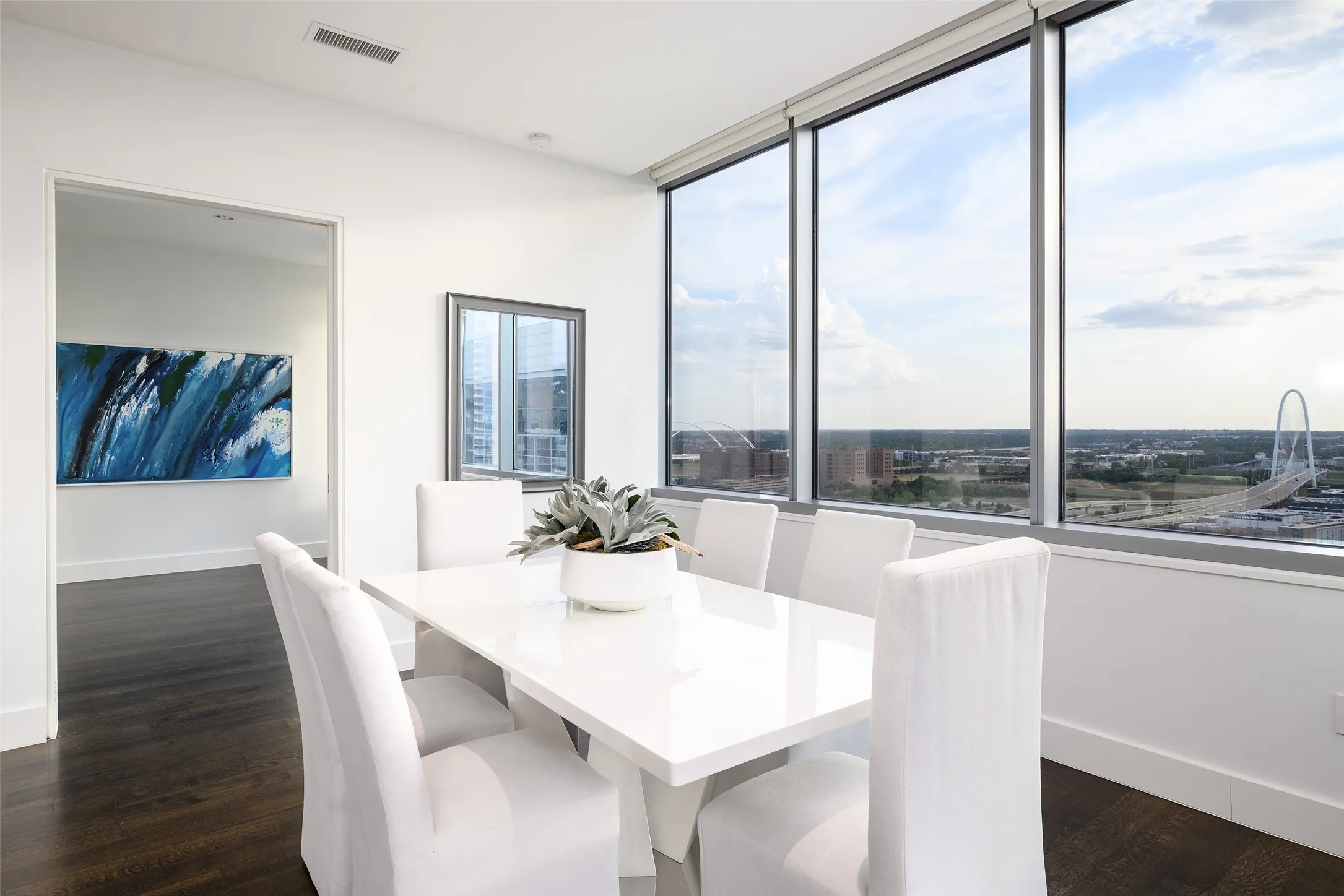 Condominium For Sale in Dallas County , 2200 Victory Avenue 2007, Dallas, Texas 75219, 2 Bedroom, 3 Bathroom, 2 Garage spaces, 1,807 Sqft, built in 2007, mls#21358664, Real Estate Agent in Dallas, Homes For Sale in Dallas county, Homes For Sale in Dallas, Realtor in Dallas Texas, Real Estate Brokerage Independent Realty Texas, Luminita Cordes Realtor