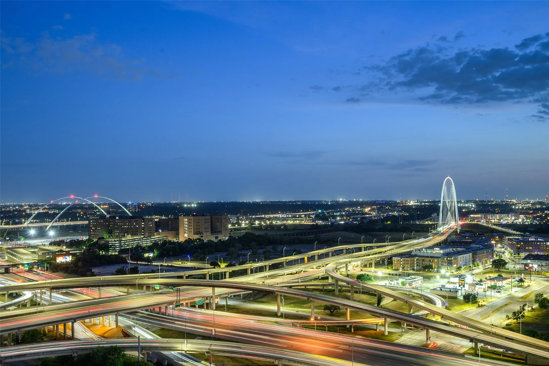 Condominium For Sale in Dallas County , 2200 Victory Avenue 2007, Dallas, Texas 75219, 2 Bedroom, 3 Bathroom, 2 Garage spaces, 1,807 Sqft, built in 2007, mls#21358664, Real Estate Agent in Dallas, Homes For Sale in Dallas county, Homes For Sale in Dallas, Realtor in Dallas Texas, Real Estate Brokerage Independent Realty Texas, Luminita Cordes Realtor