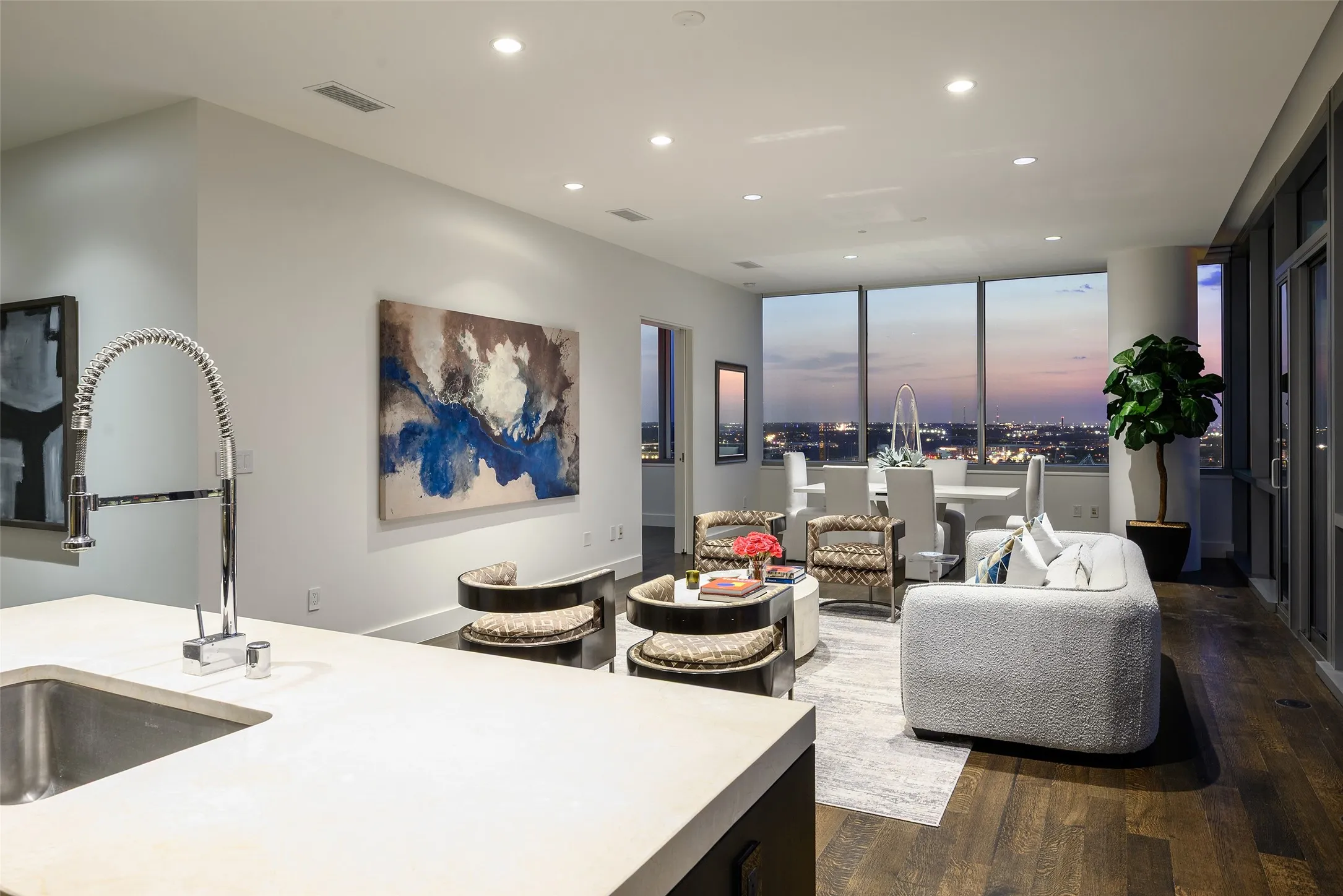 Condominium For Sale in Dallas County , 2200 Victory Avenue 2007, Dallas, Texas 75219, 2 Bedroom, 3 Bathroom, 2 Garage spaces, 1,807 Sqft, built in 2007, mls#21358664, Real Estate Agent in Dallas, Homes For Sale in Dallas county, Homes For Sale in Dallas, Realtor in Dallas Texas, Real Estate Brokerage Independent Realty Texas, Luminita Cordes Realtor